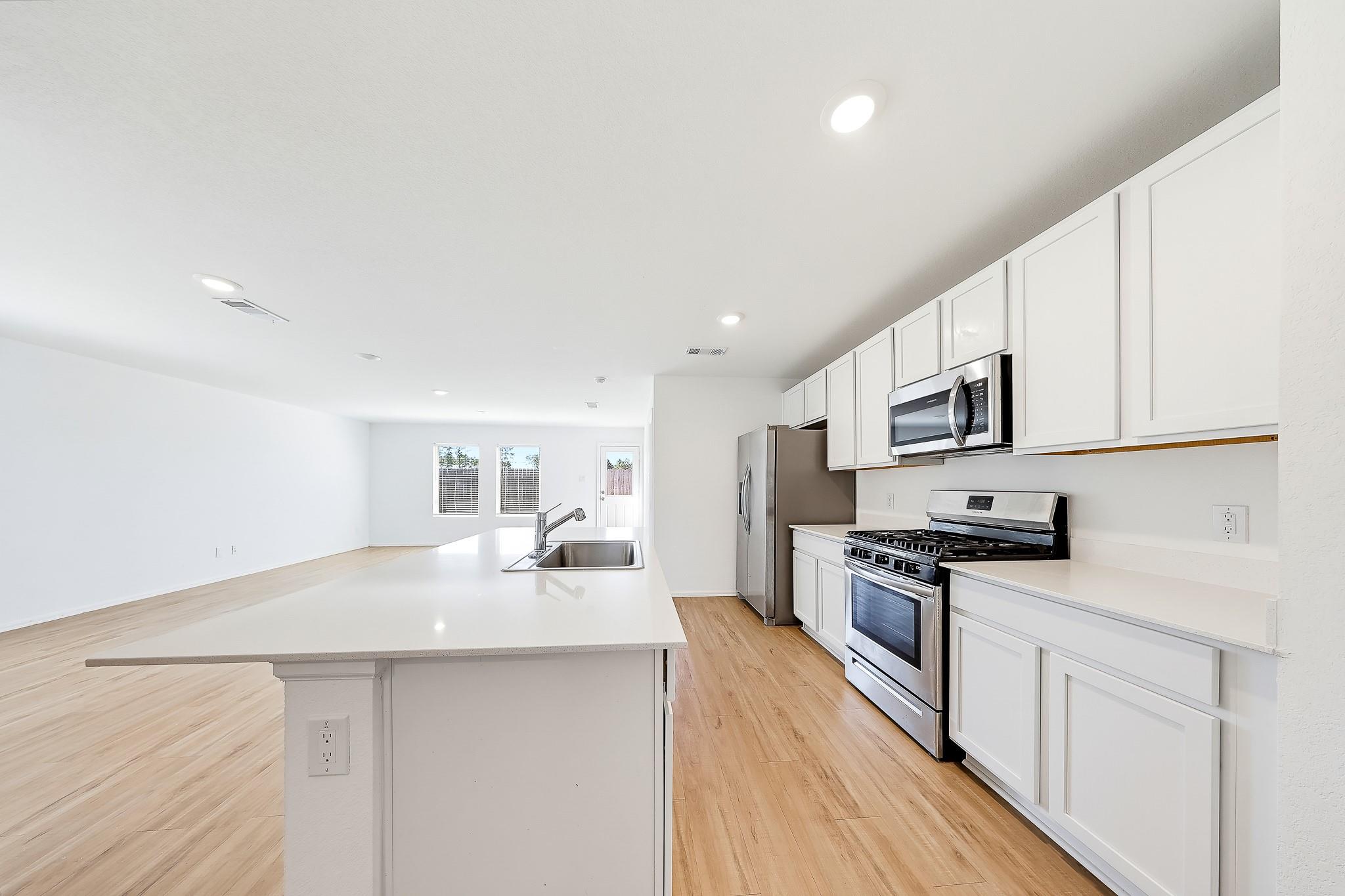 13946 Manatee Street Property Photo 5