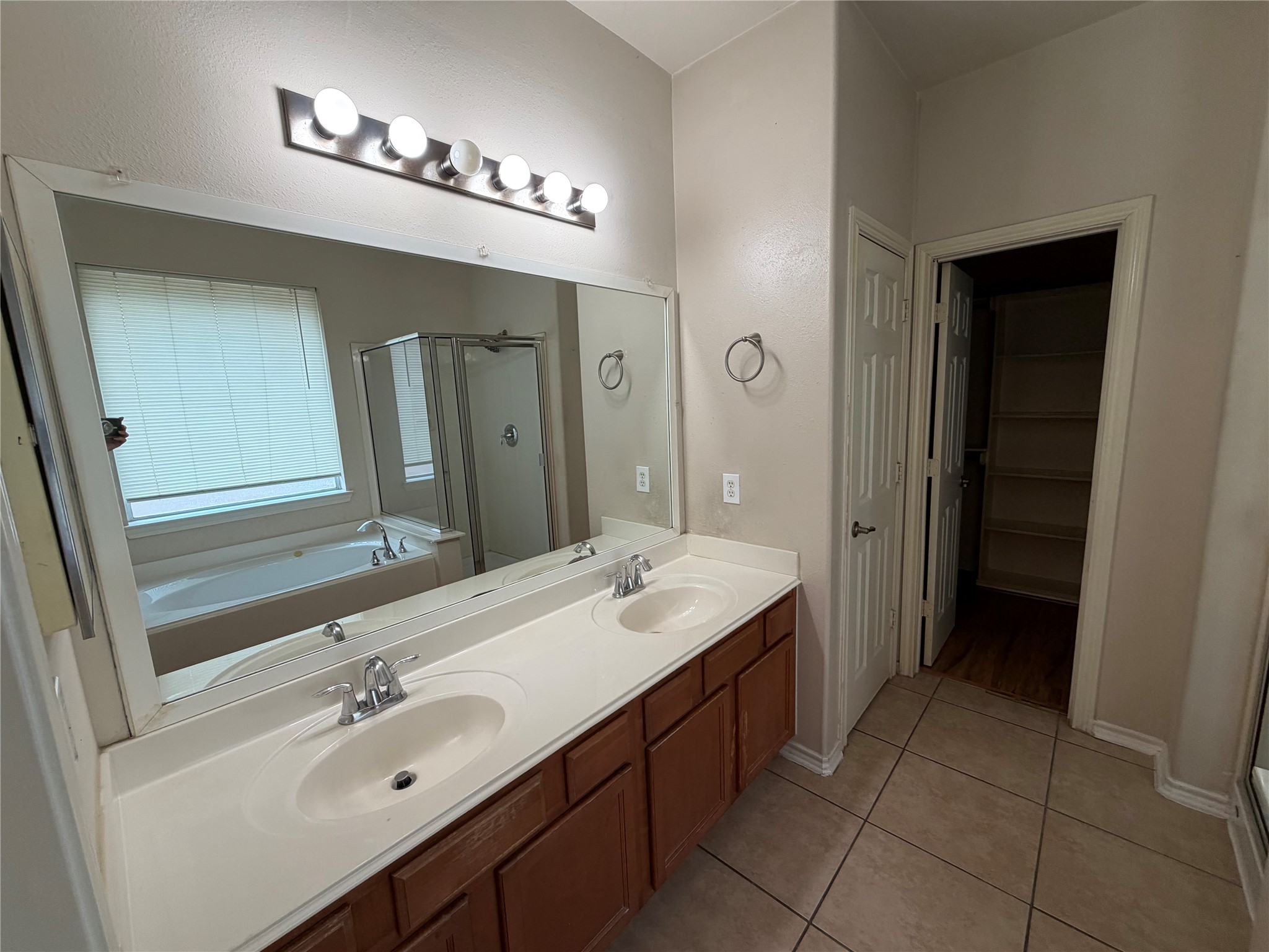 12303 Iris Hollow Way Property Photo 10