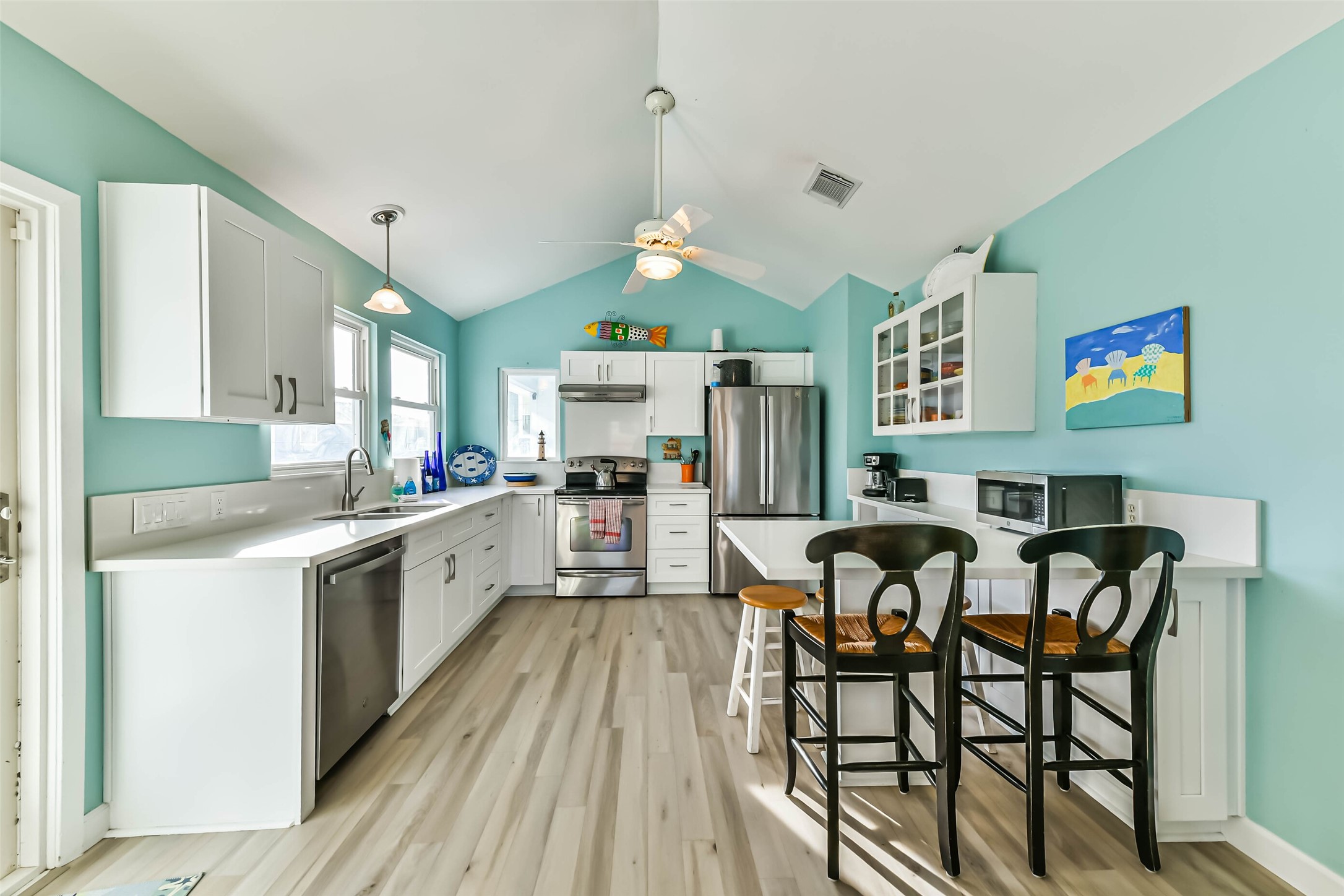 4212 Vista Road Property Photo 7