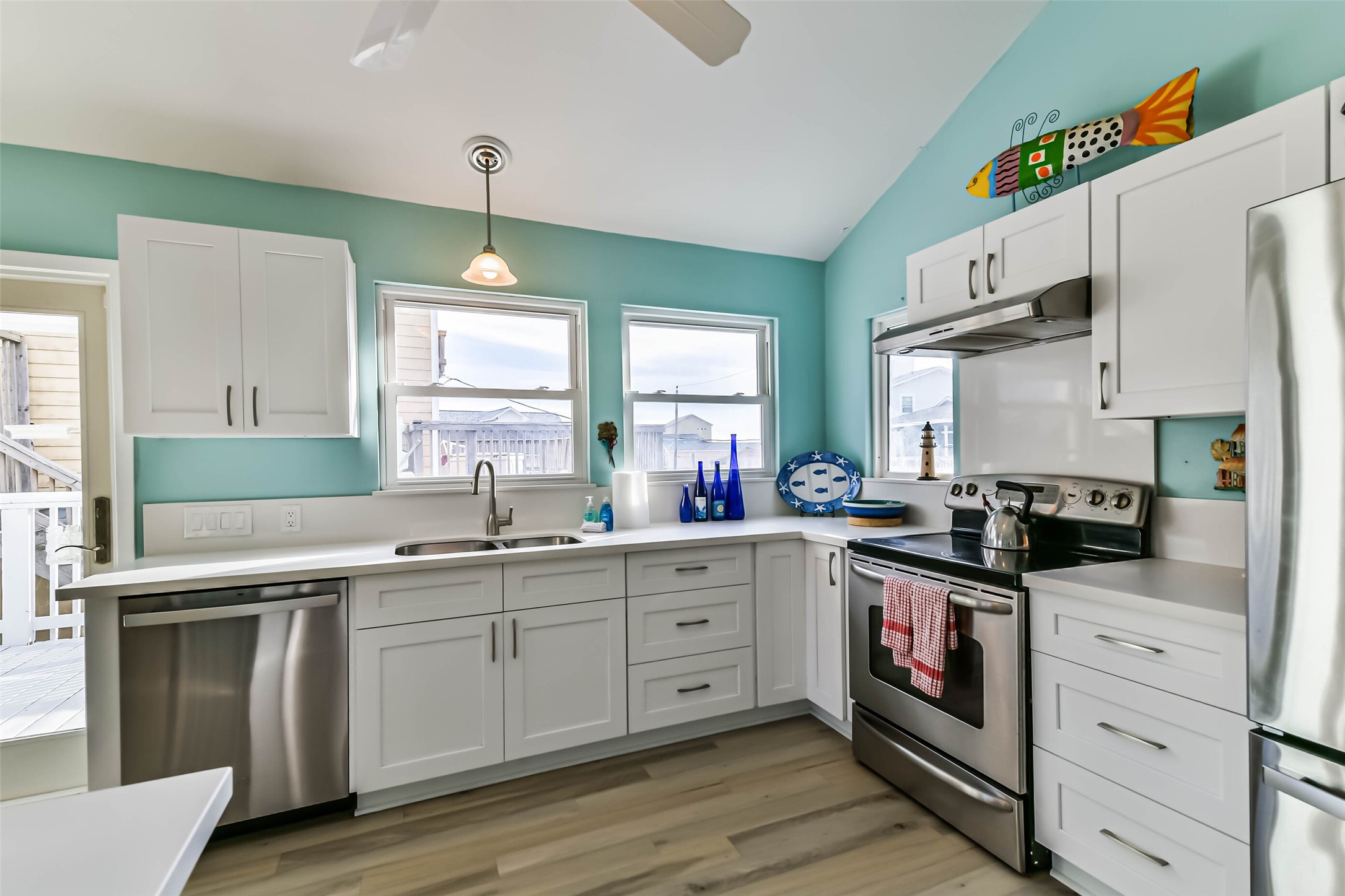 4212 Vista Road Property Photo 8