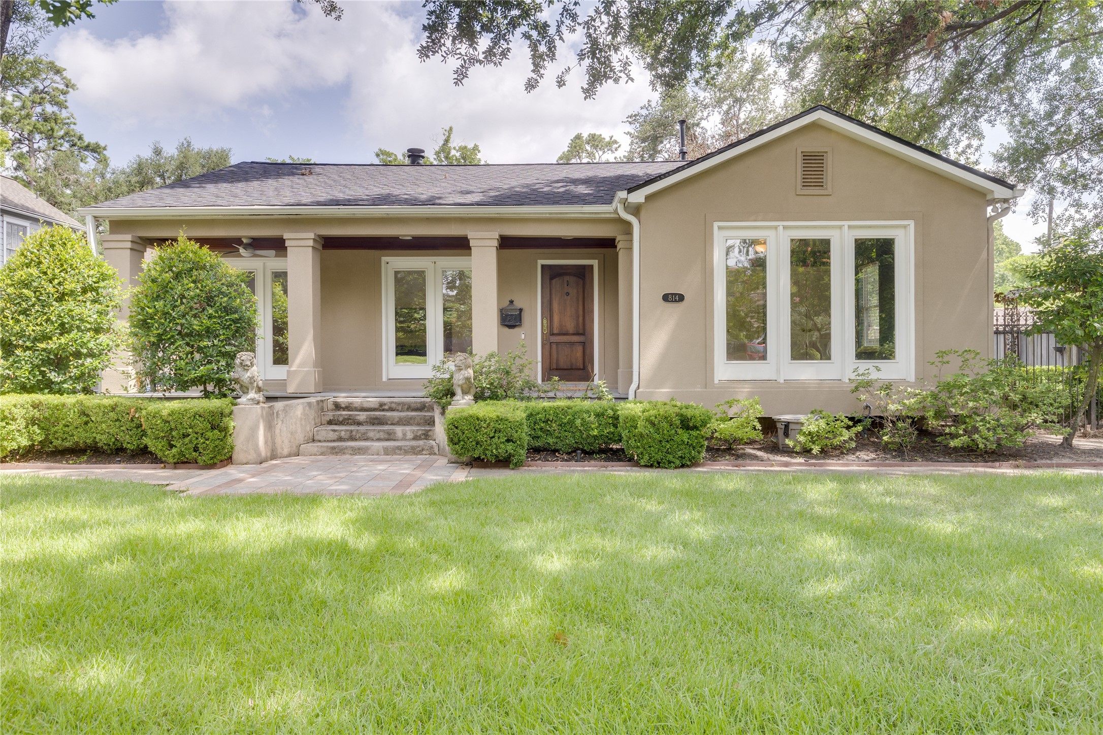 814 W 41st Street Property Photo 1