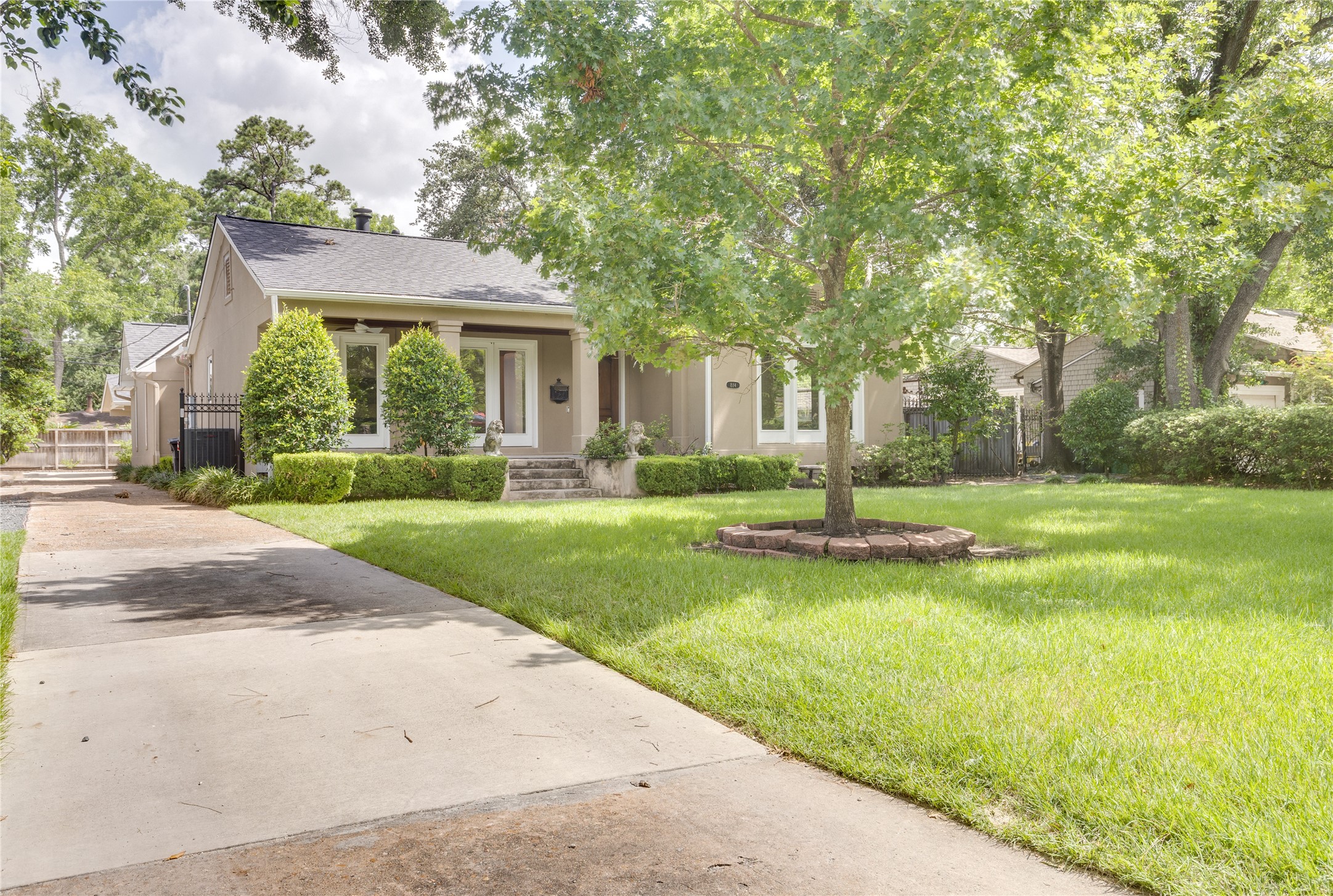 814 W 41st Street Property Photo 2