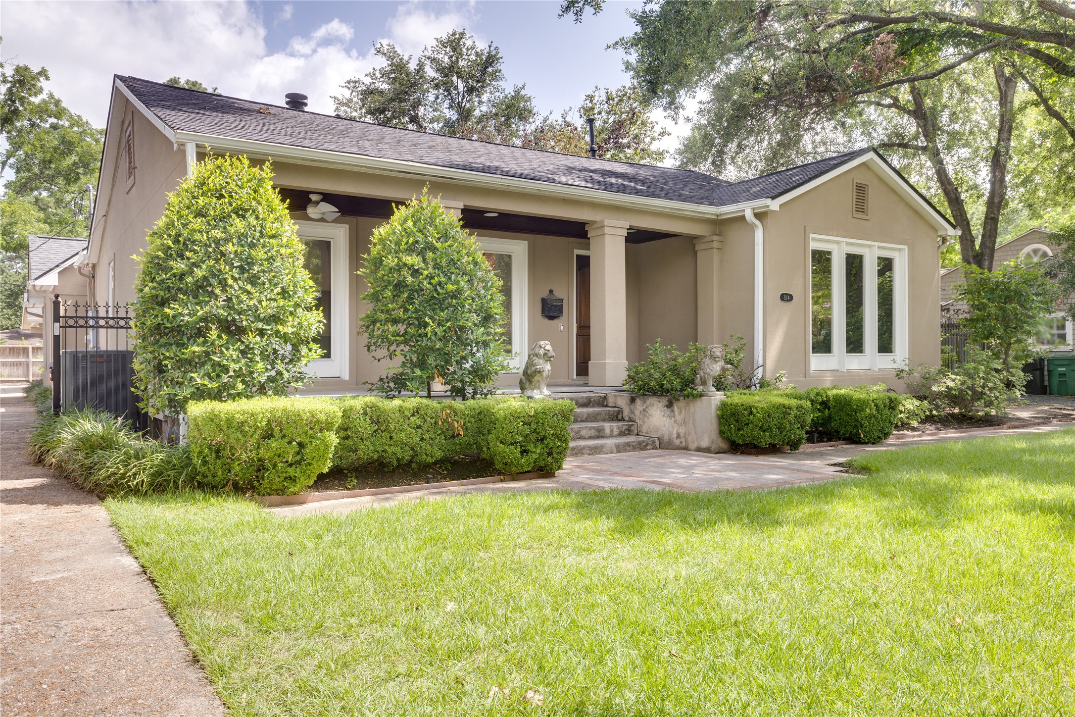 814 W 41st Street Property Photo 3