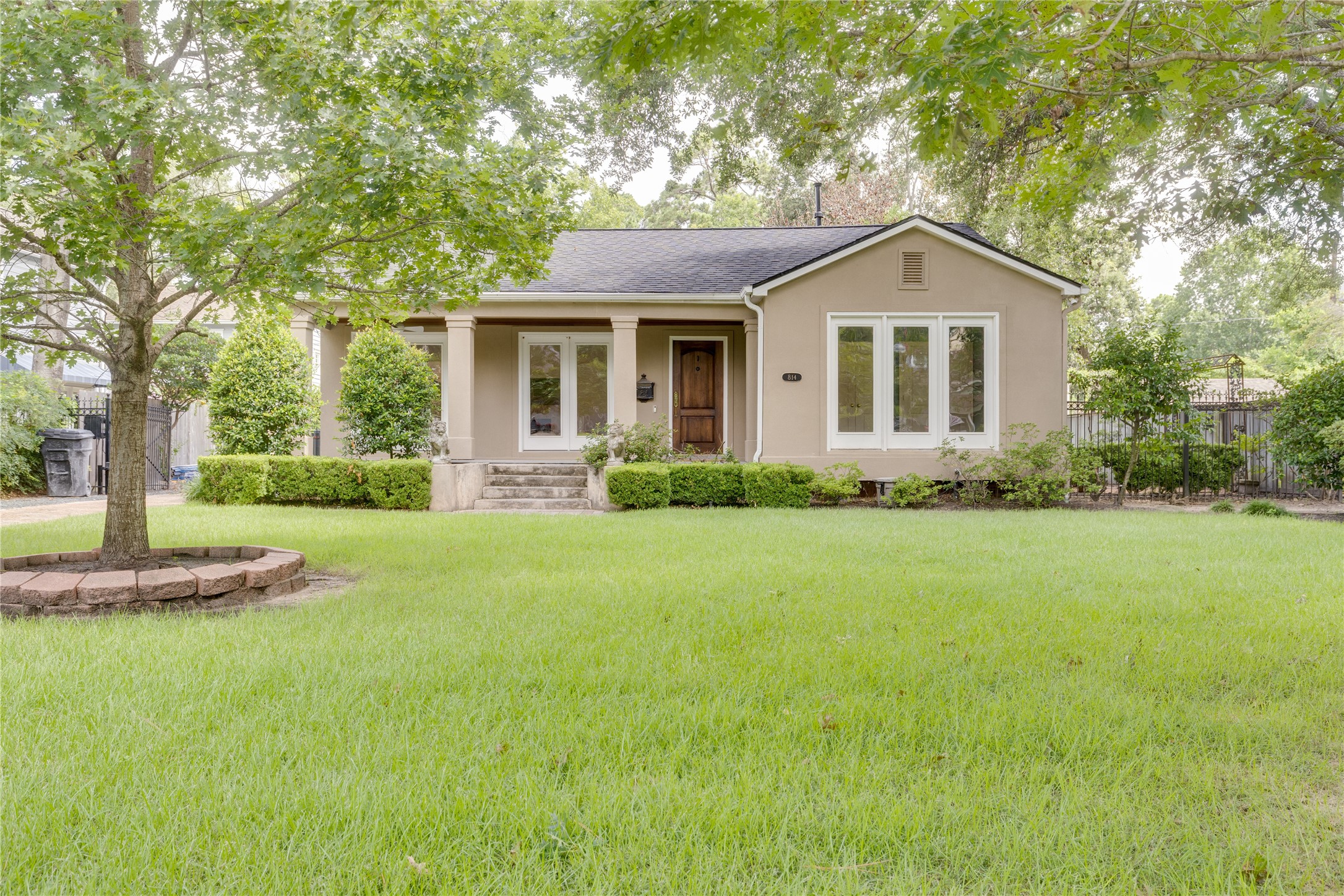 814 W 41st Street Property Photo 4