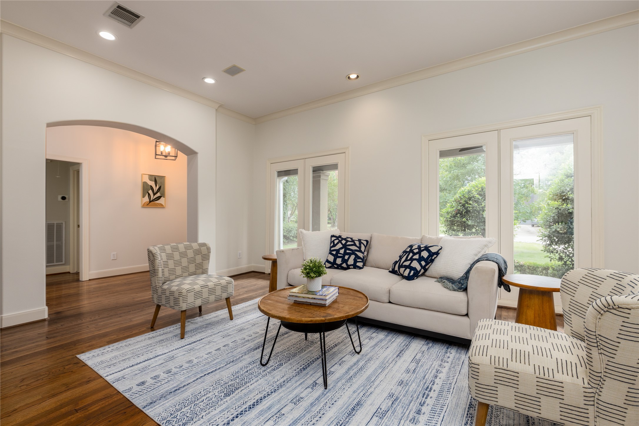 814 W 41st Street Property Photo 6