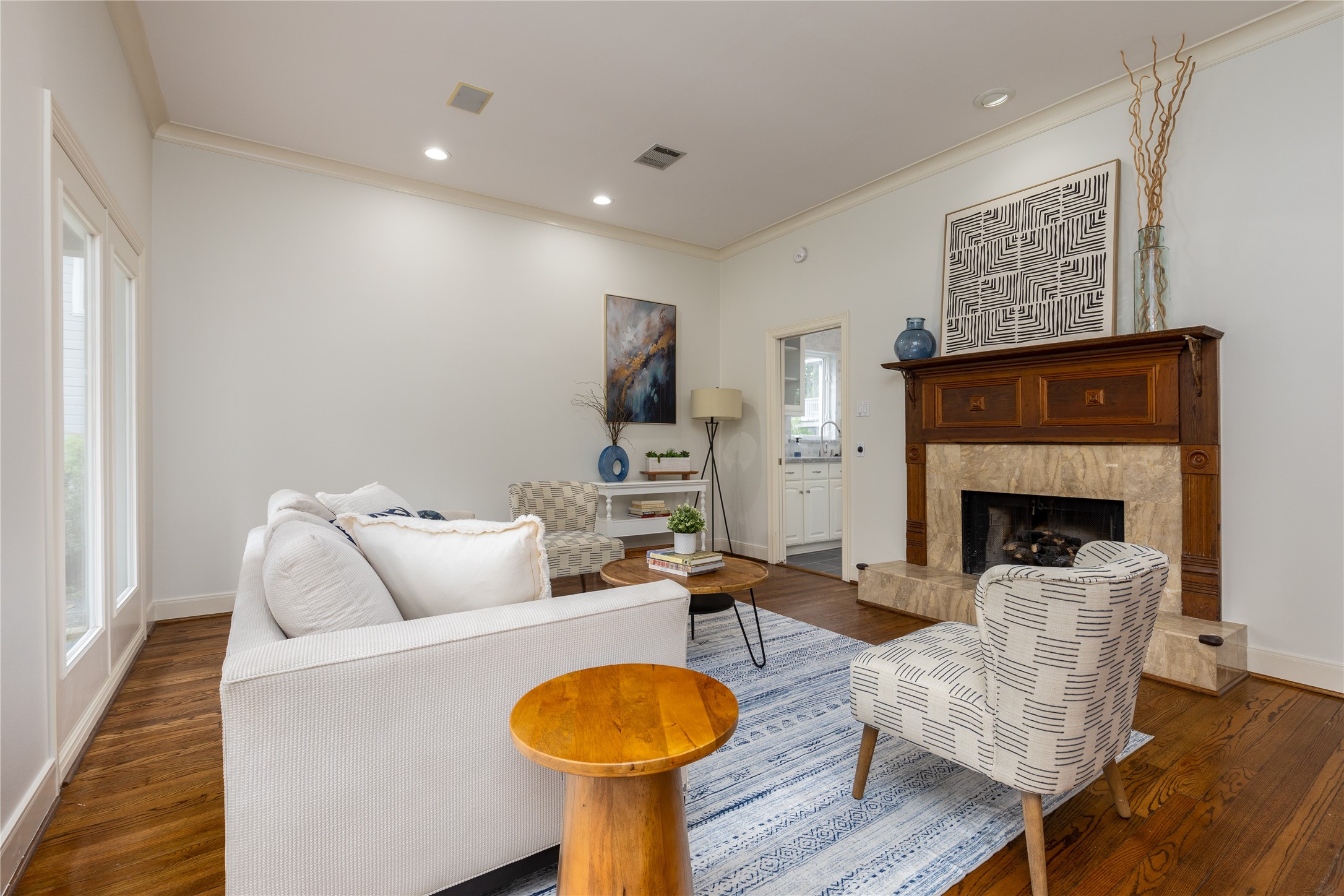 814 W 41st Street Property Photo 7