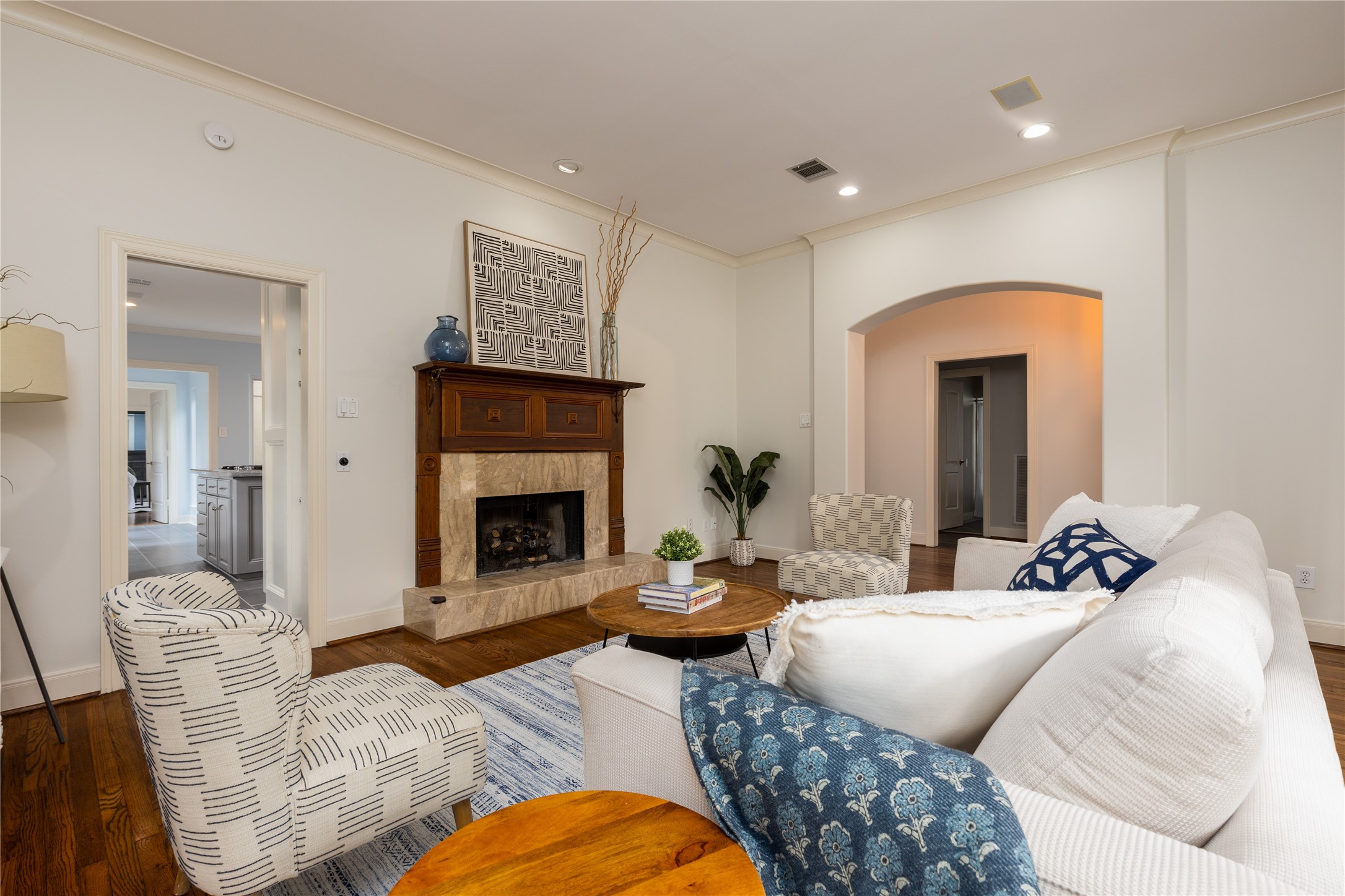 814 W 41st Street Property Photo 8