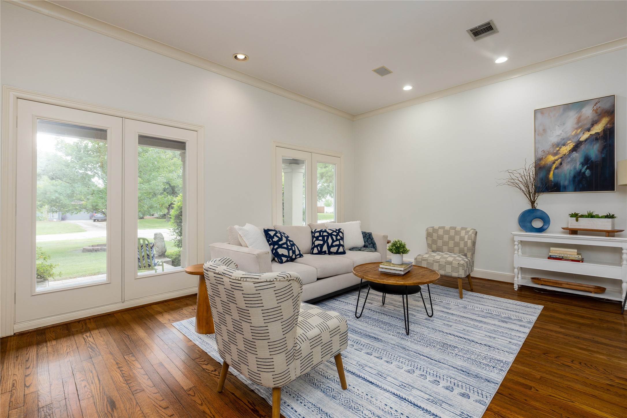 814 W 41st Street Property Photo 9