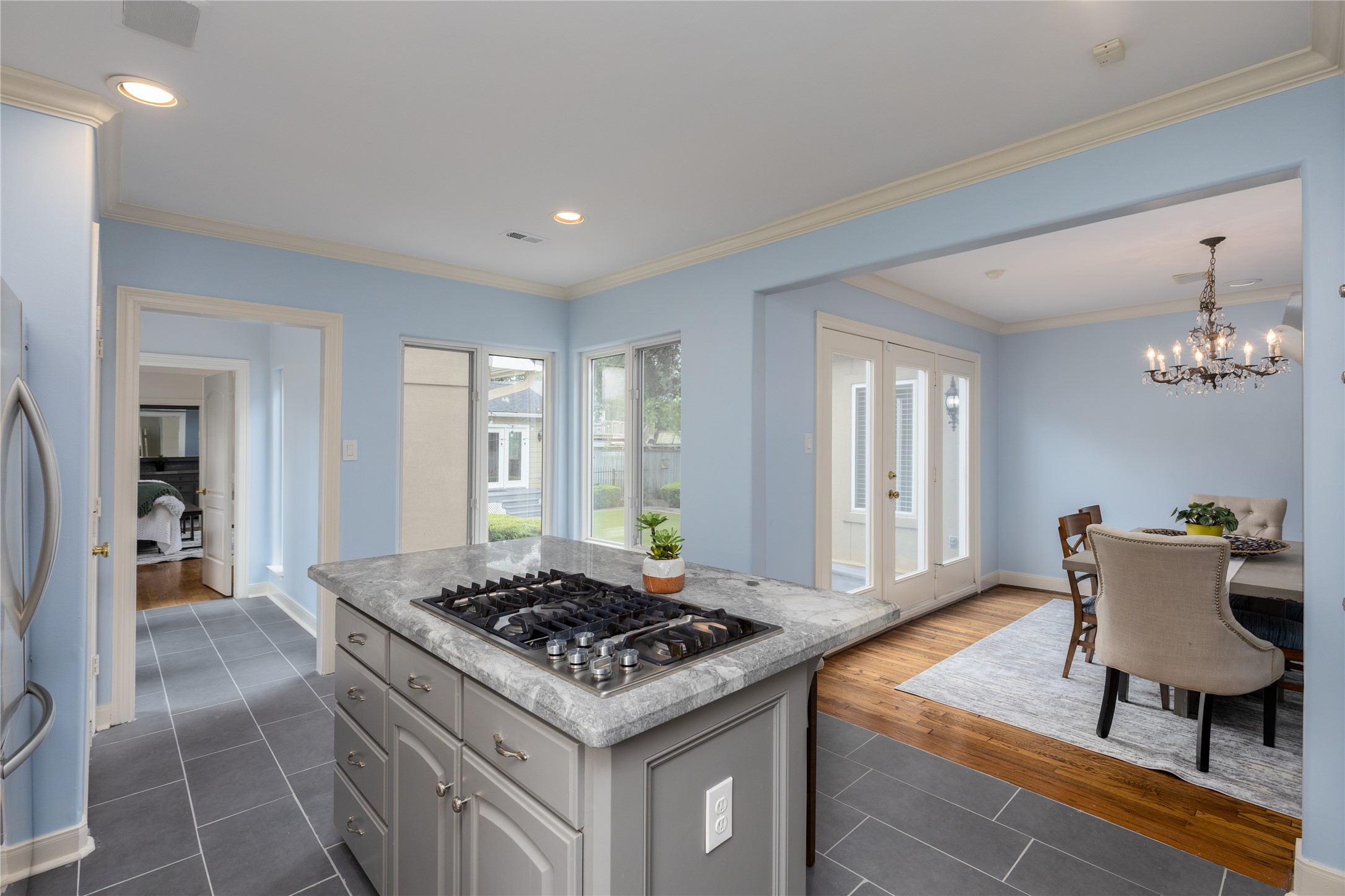 814 W 41st Street Property Photo 15