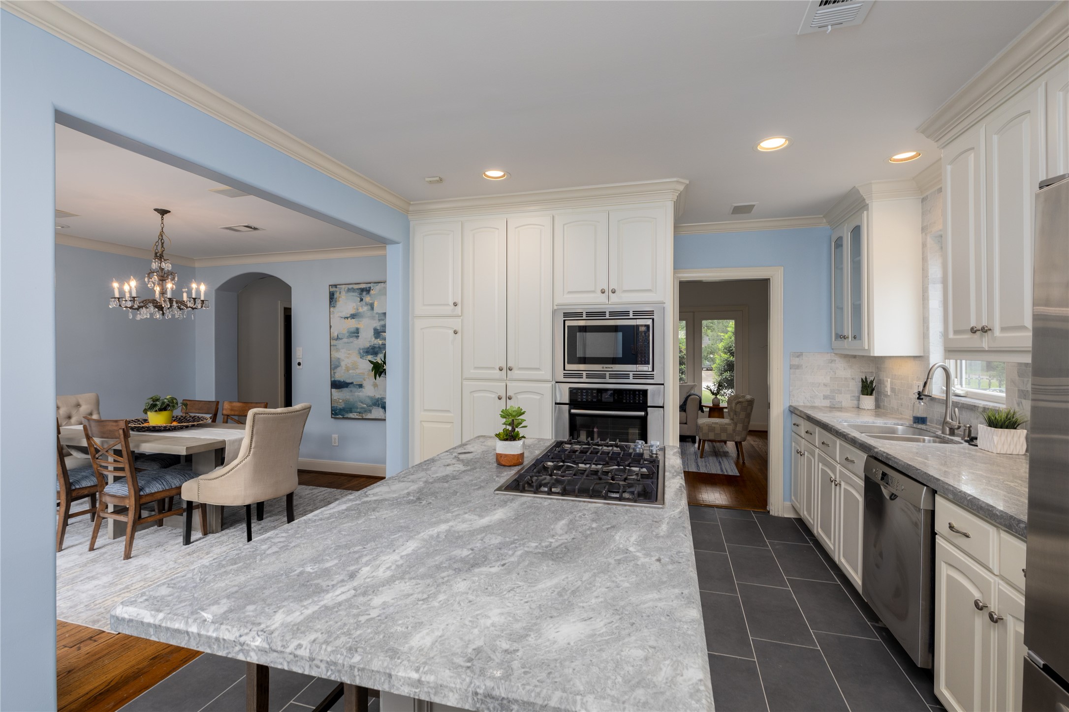 814 W 41st Street Property Photo 16