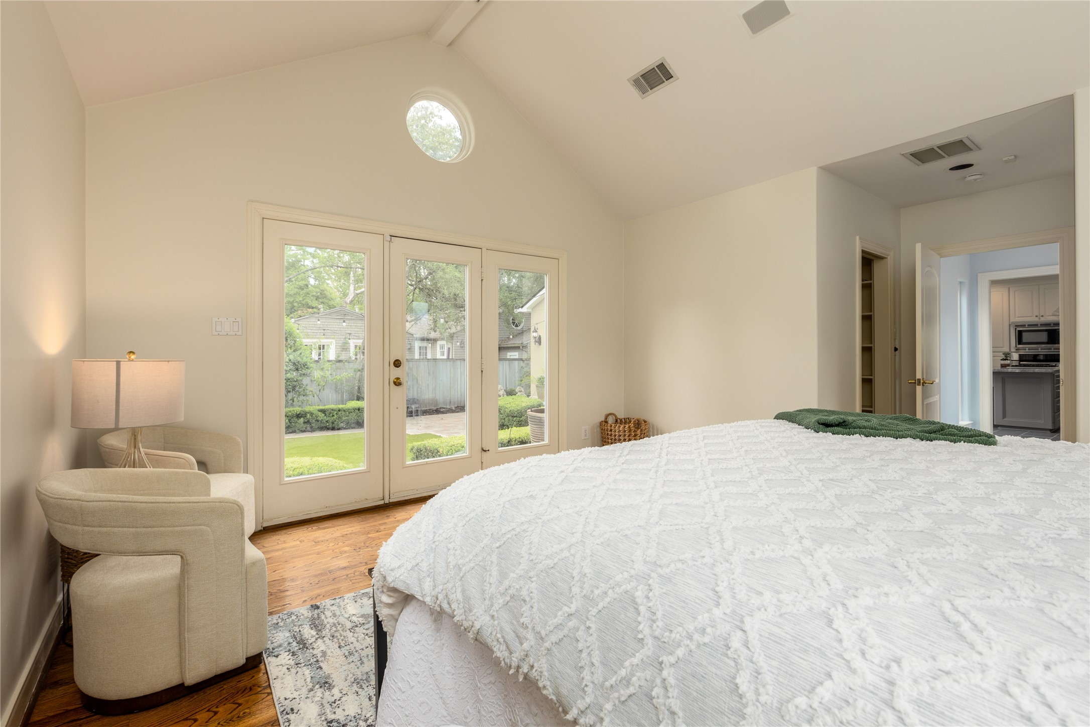 814 W 41st Street Property Photo 19