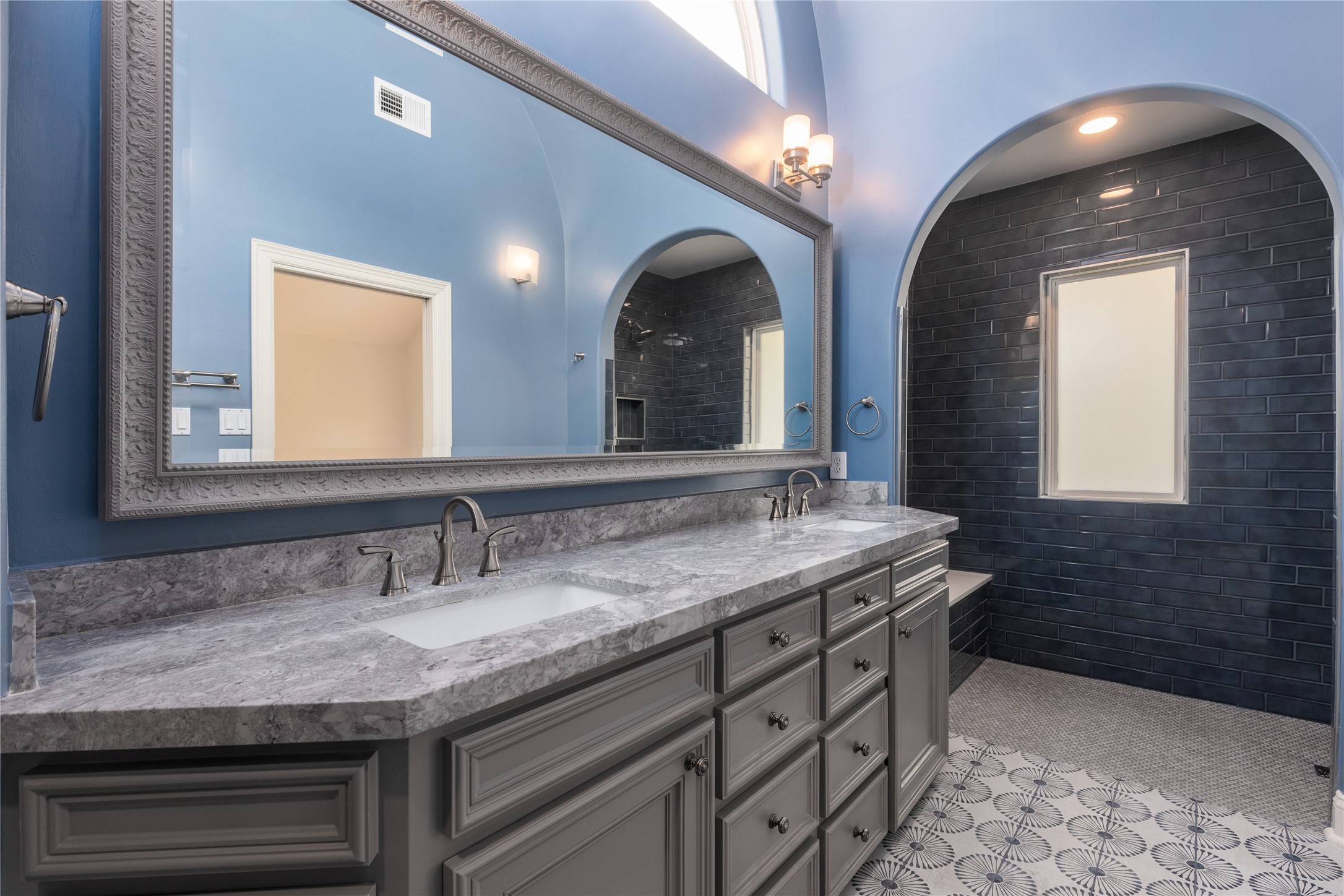 814 W 41st Street Property Photo 21