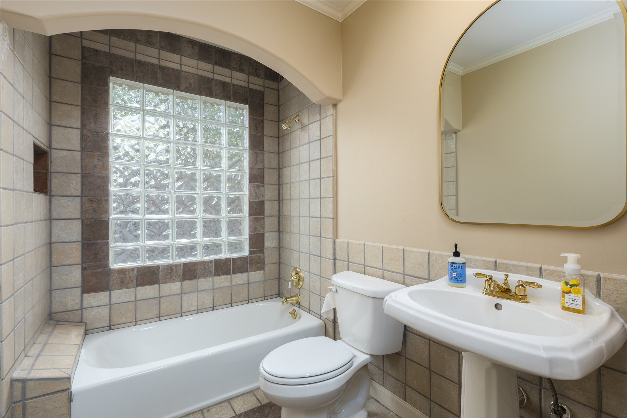 814 W 41st Street Property Photo 26