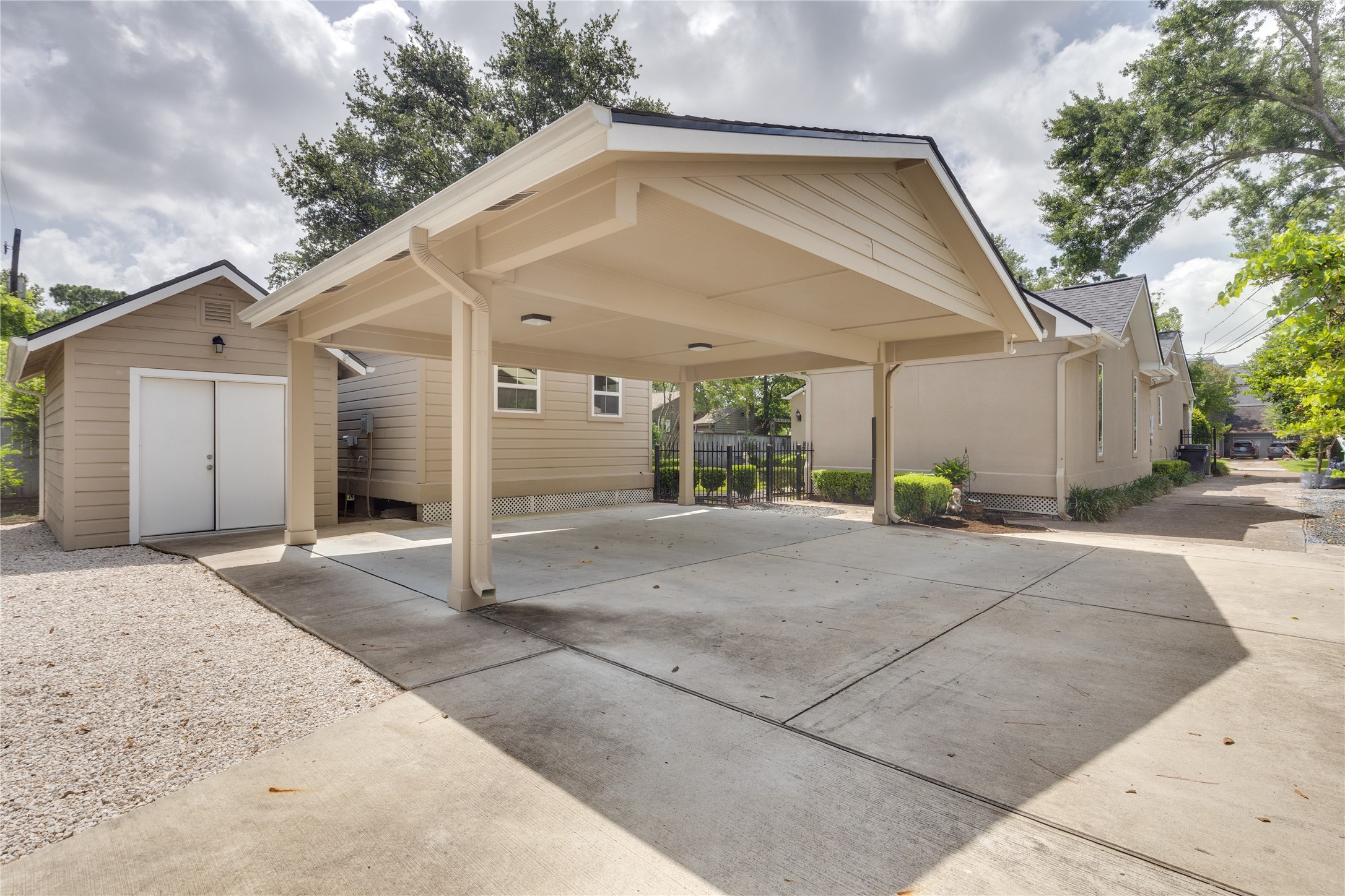 814 W 41st Street Property Photo 29