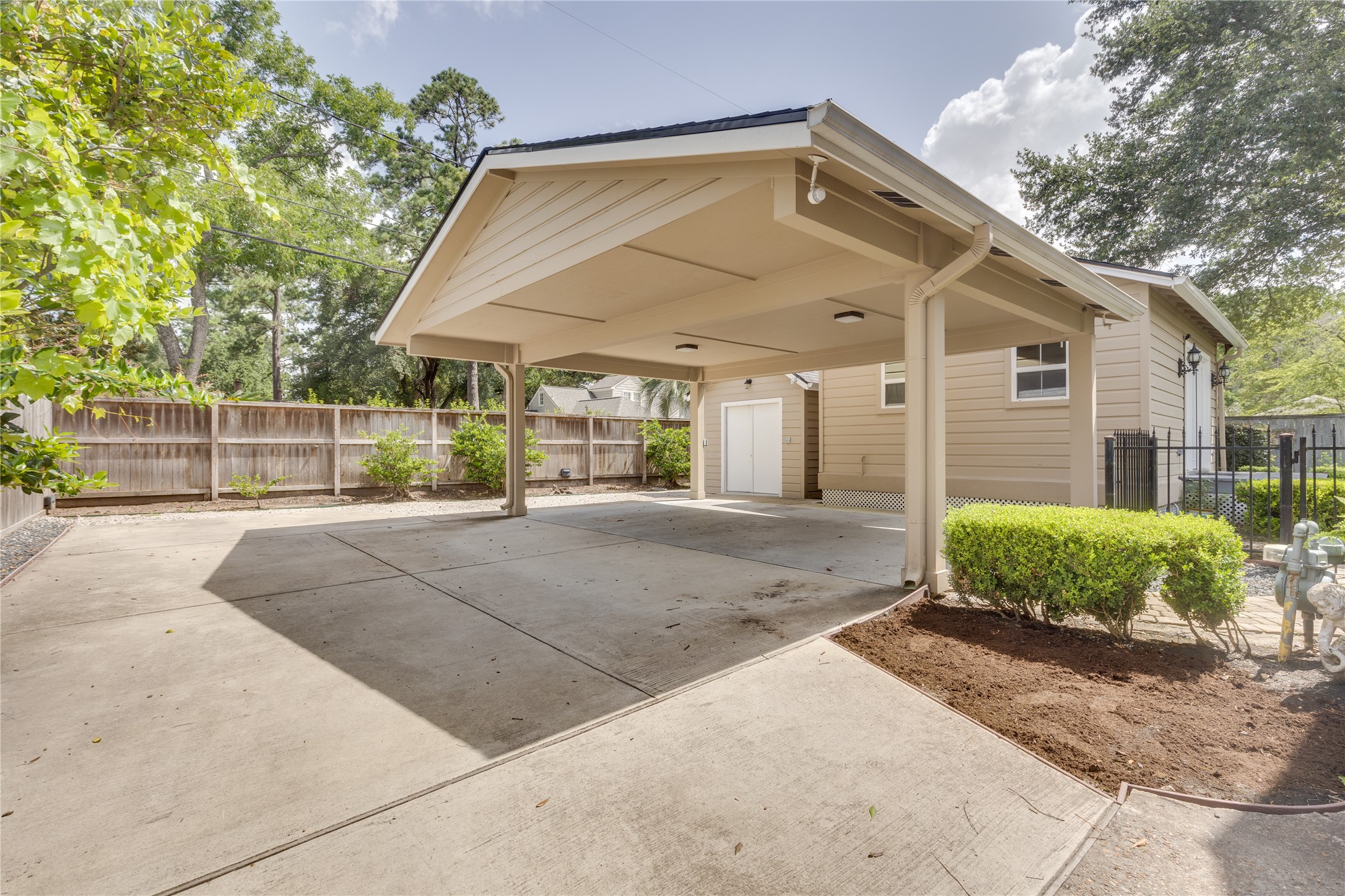 814 W 41st Street Property Photo 30