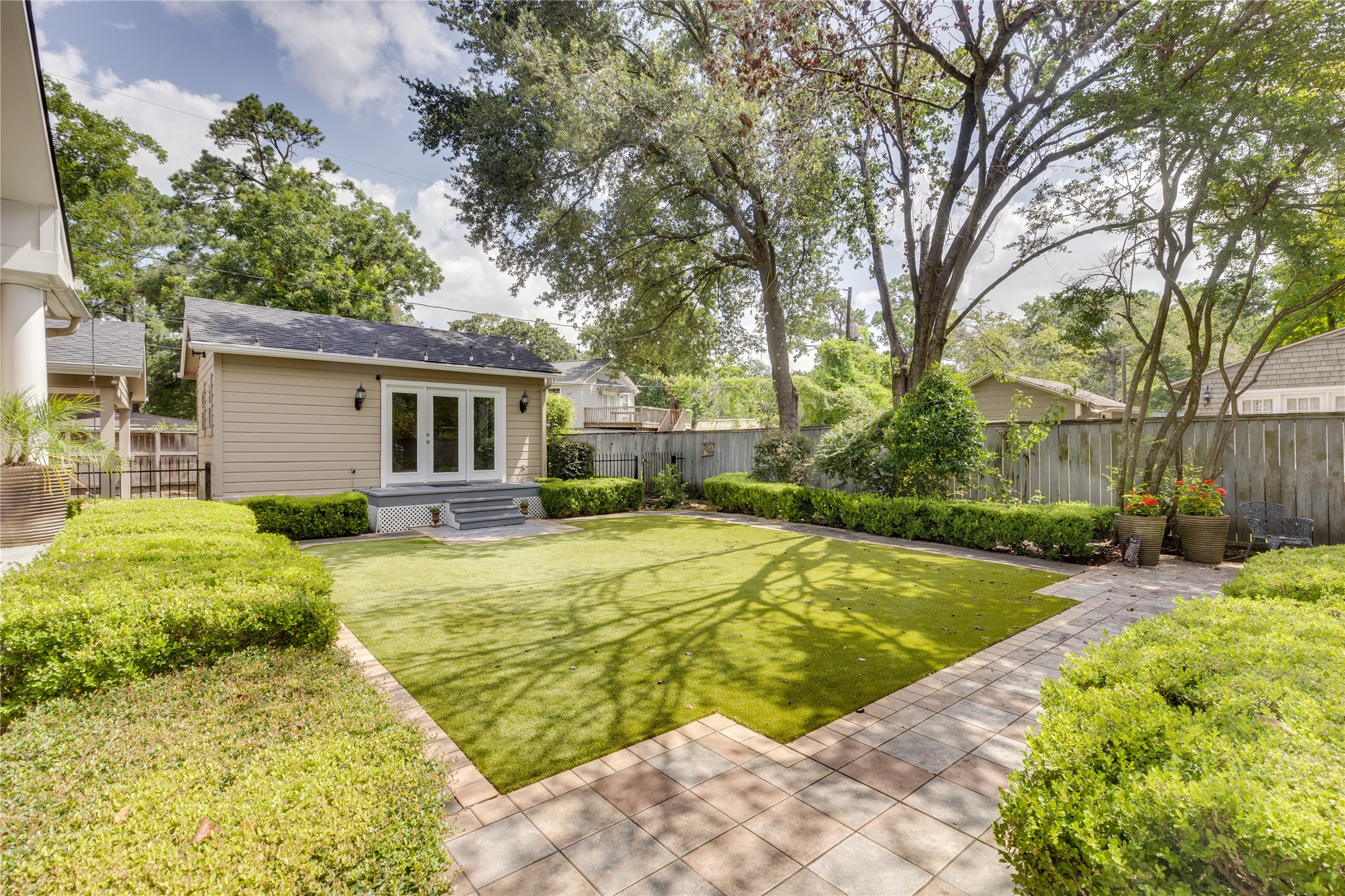 814 W 41st Street Property Photo 33