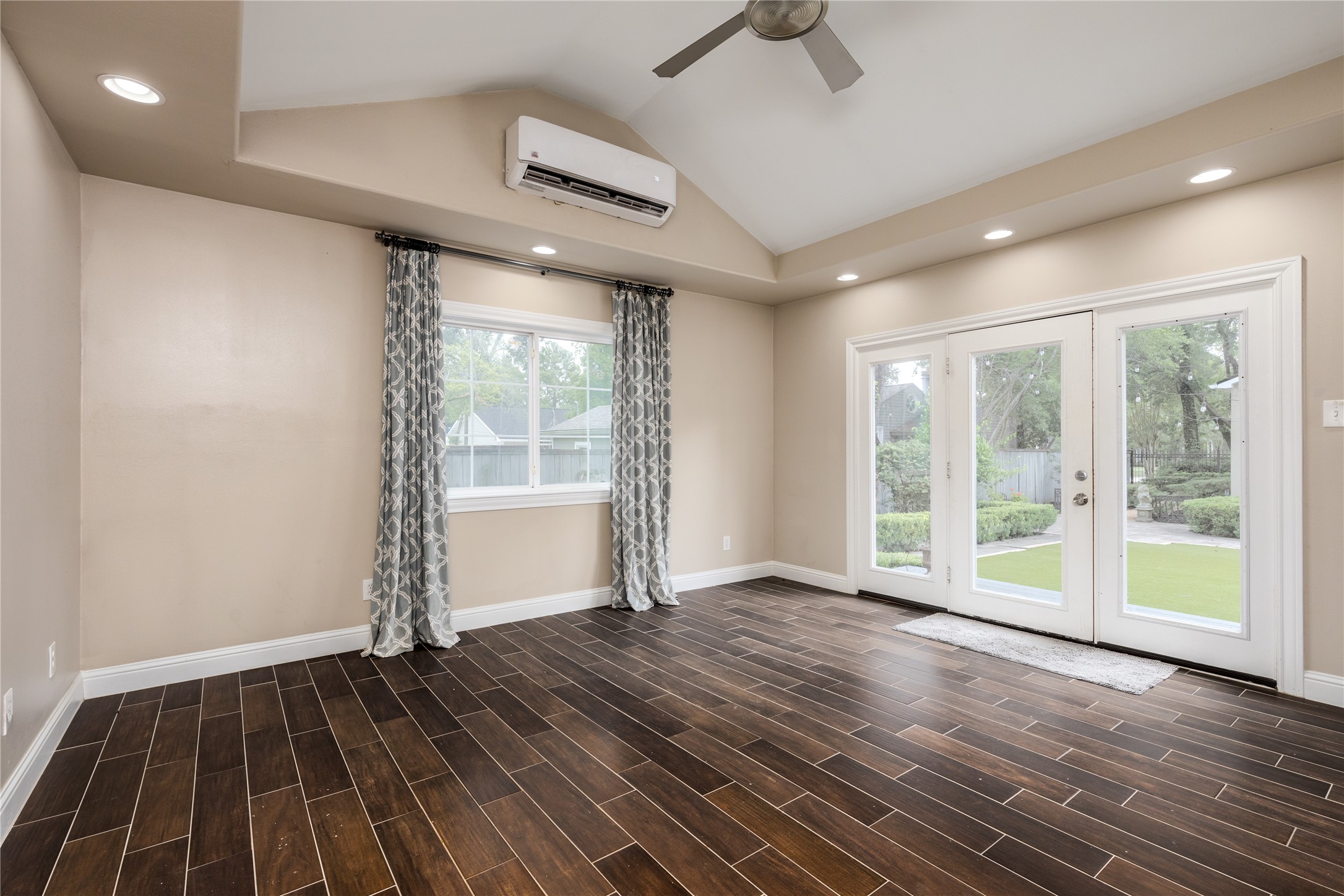 814 W 41st Street Property Photo 38