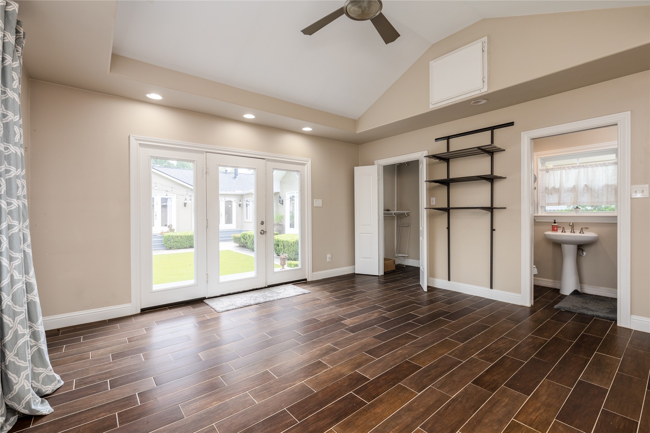 814 W 41st Street Property Photo 39