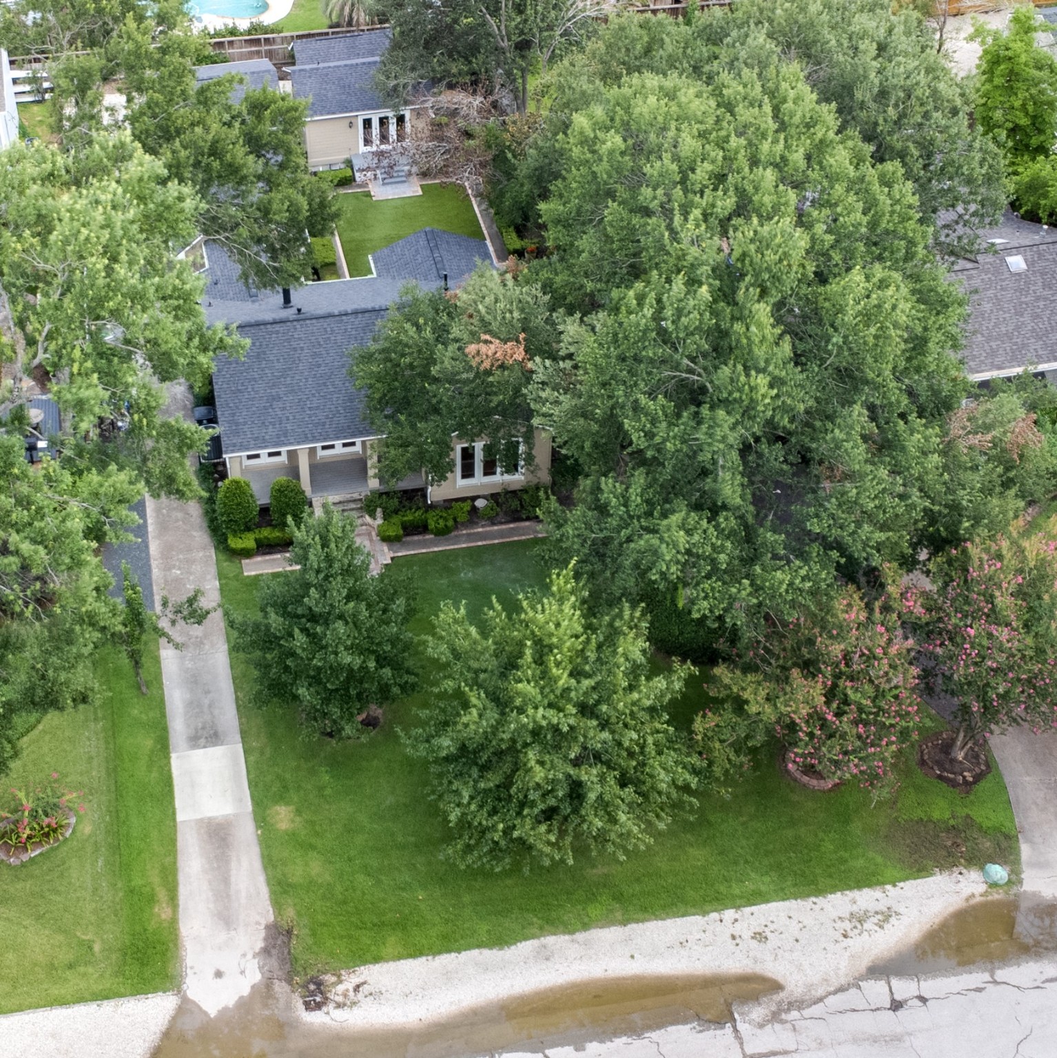 814 W 41st Street Property Photo 46