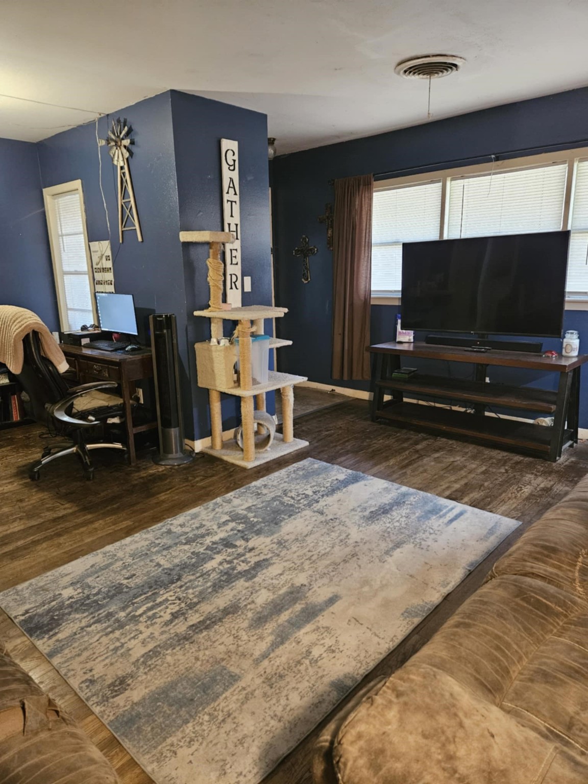 909 Peach Street Property Photo 5