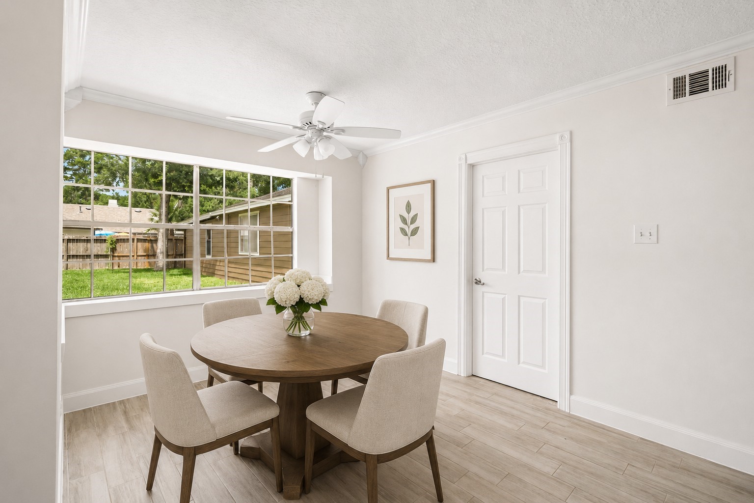 560 Landfall Lane Property Photo 5