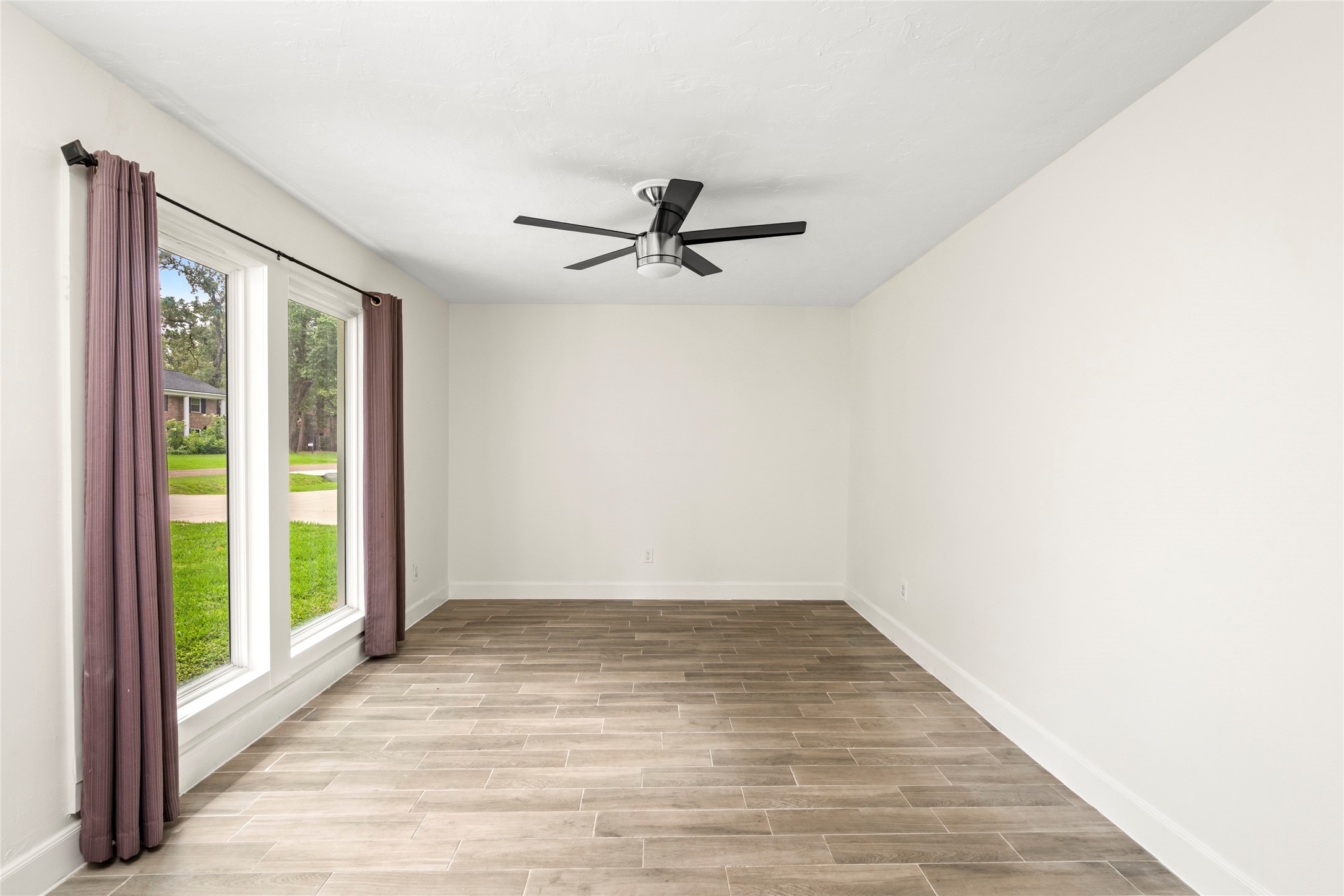 560 Landfall Lane Property Photo 12