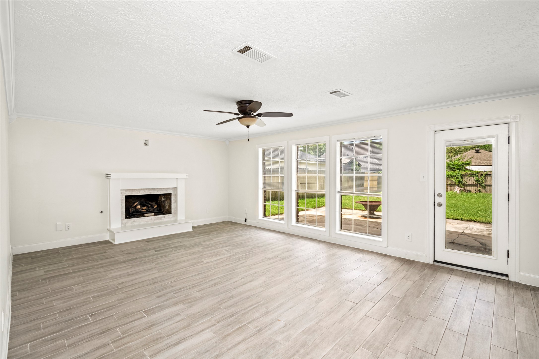 560 Landfall Lane Property Photo 14