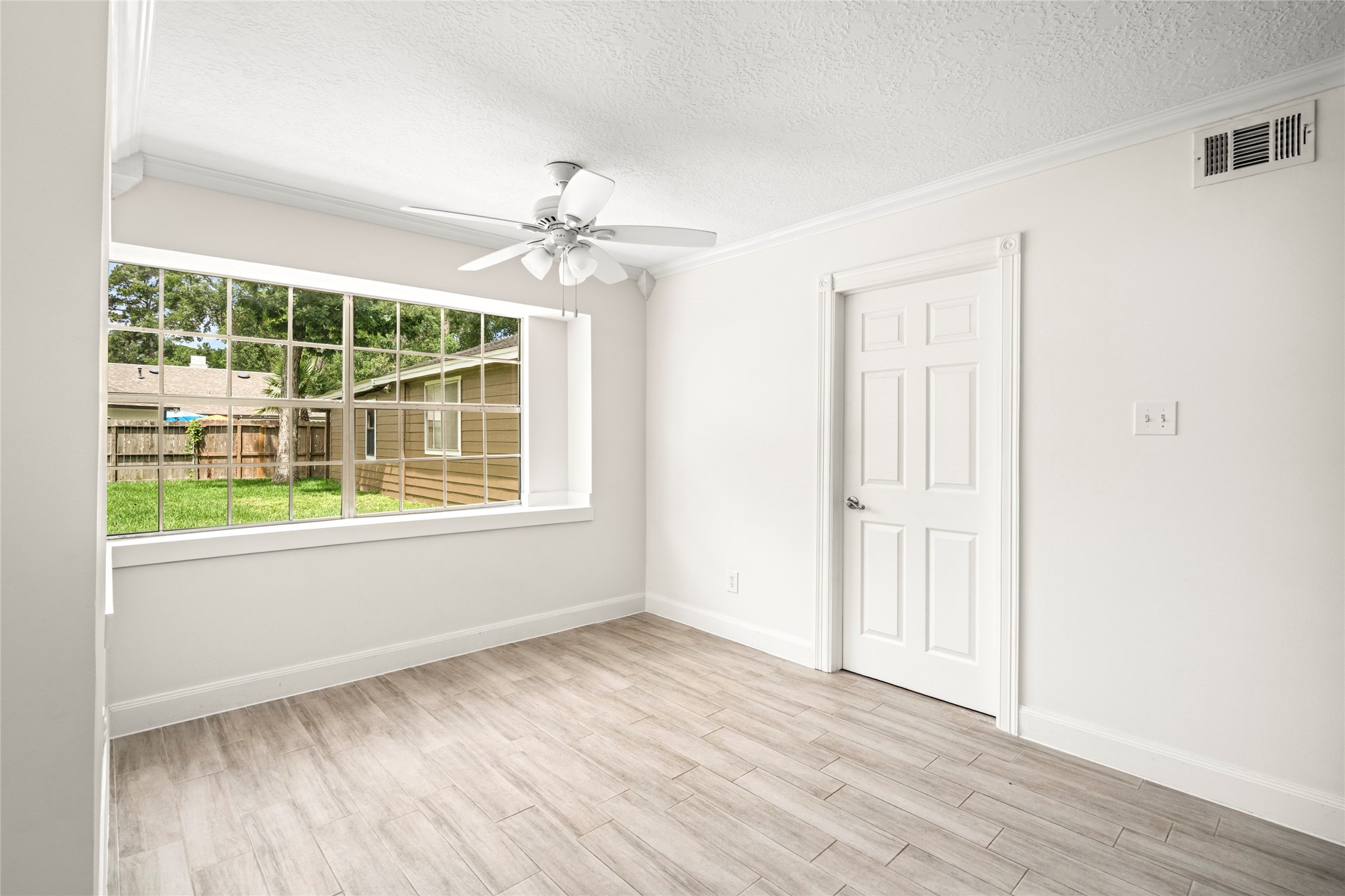 560 Landfall Lane Property Photo 17