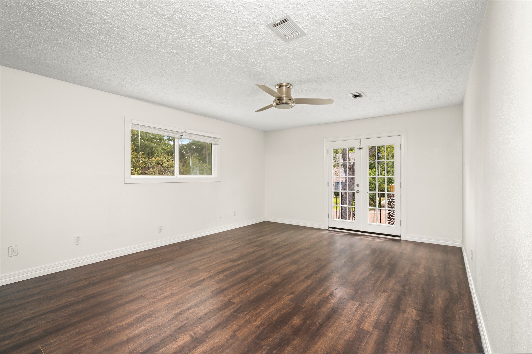 560 Landfall Lane Property Photo 27