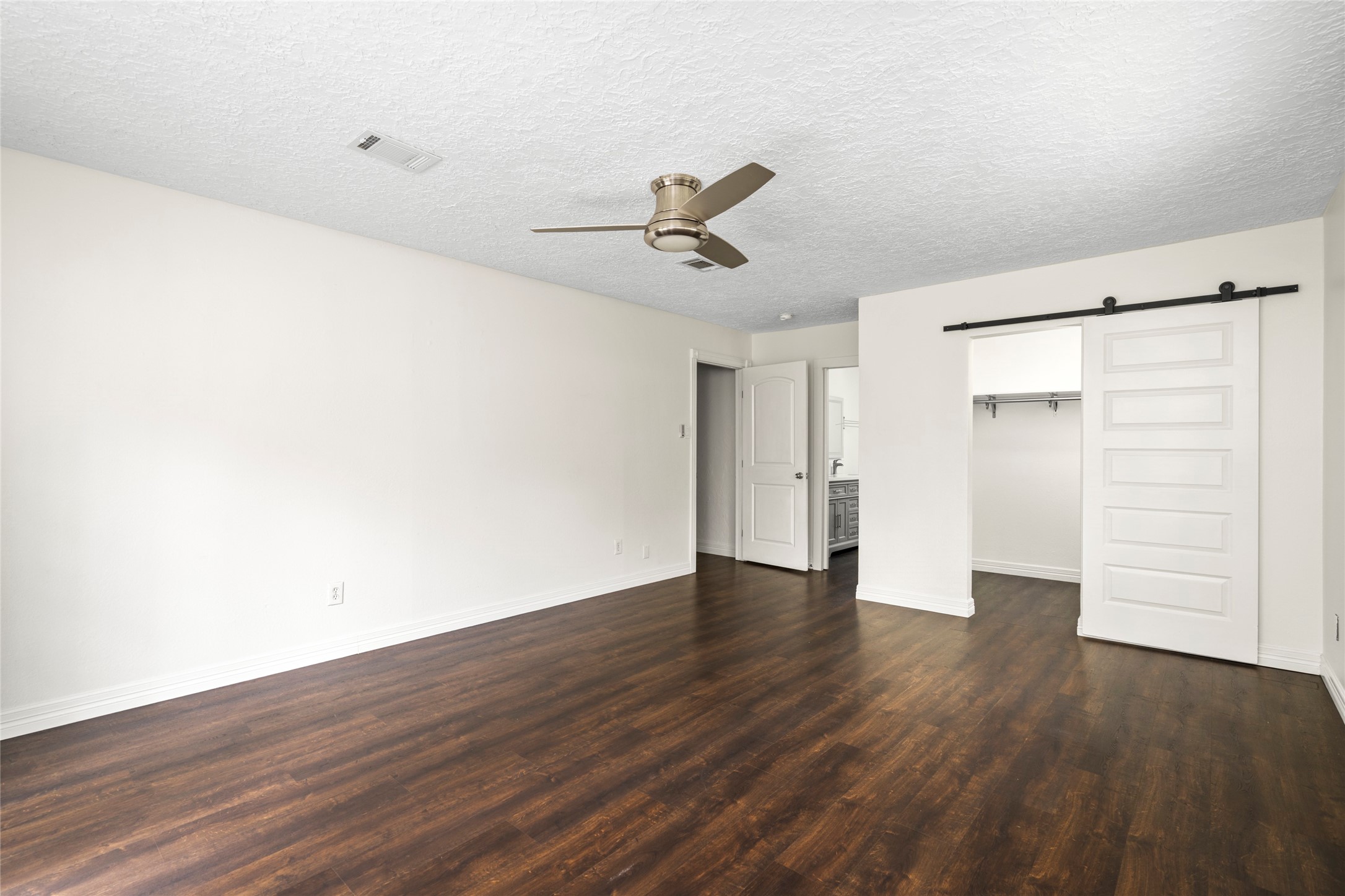 560 Landfall Lane Property Photo 28