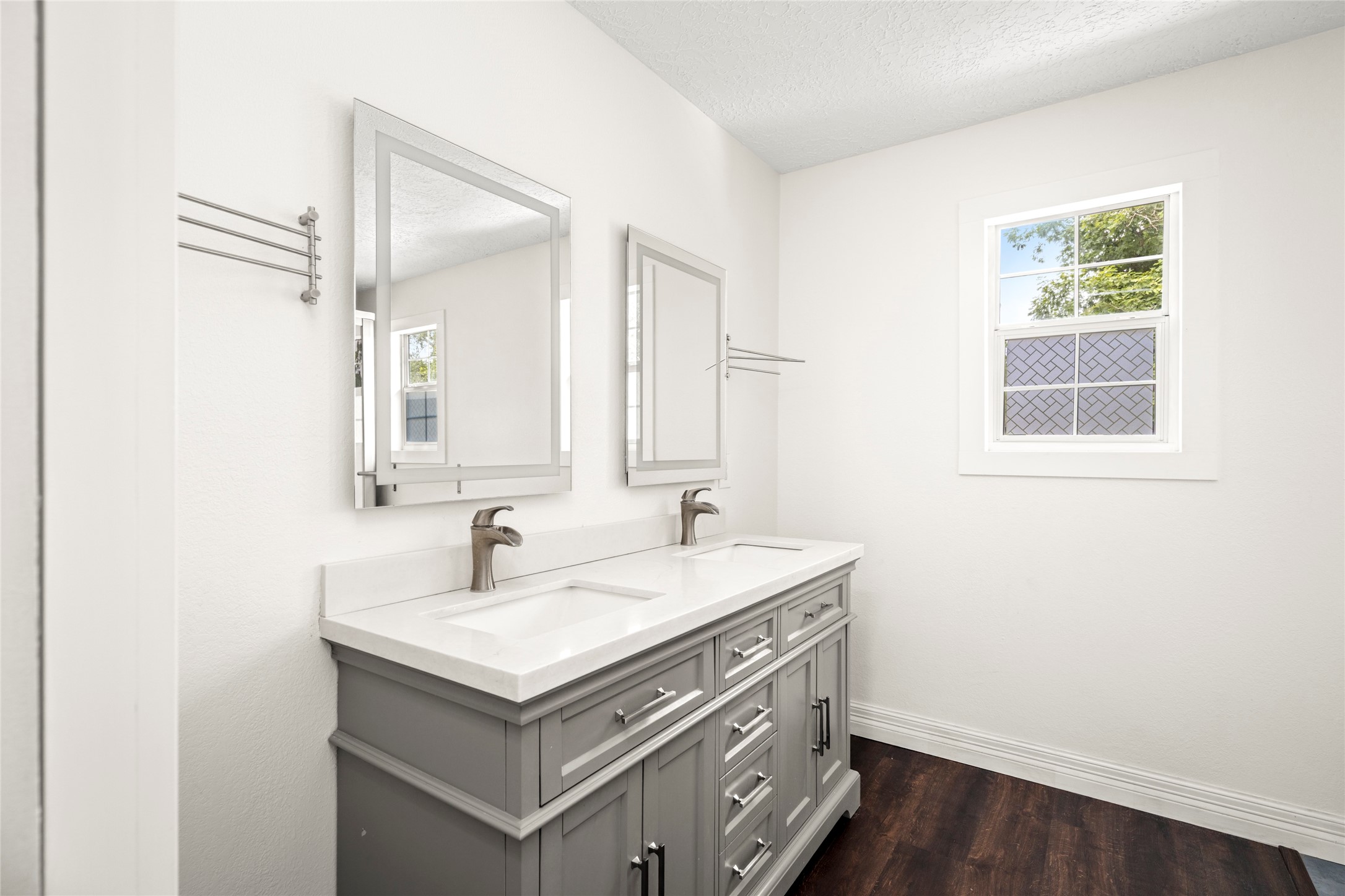 560 Landfall Lane Property Photo 29