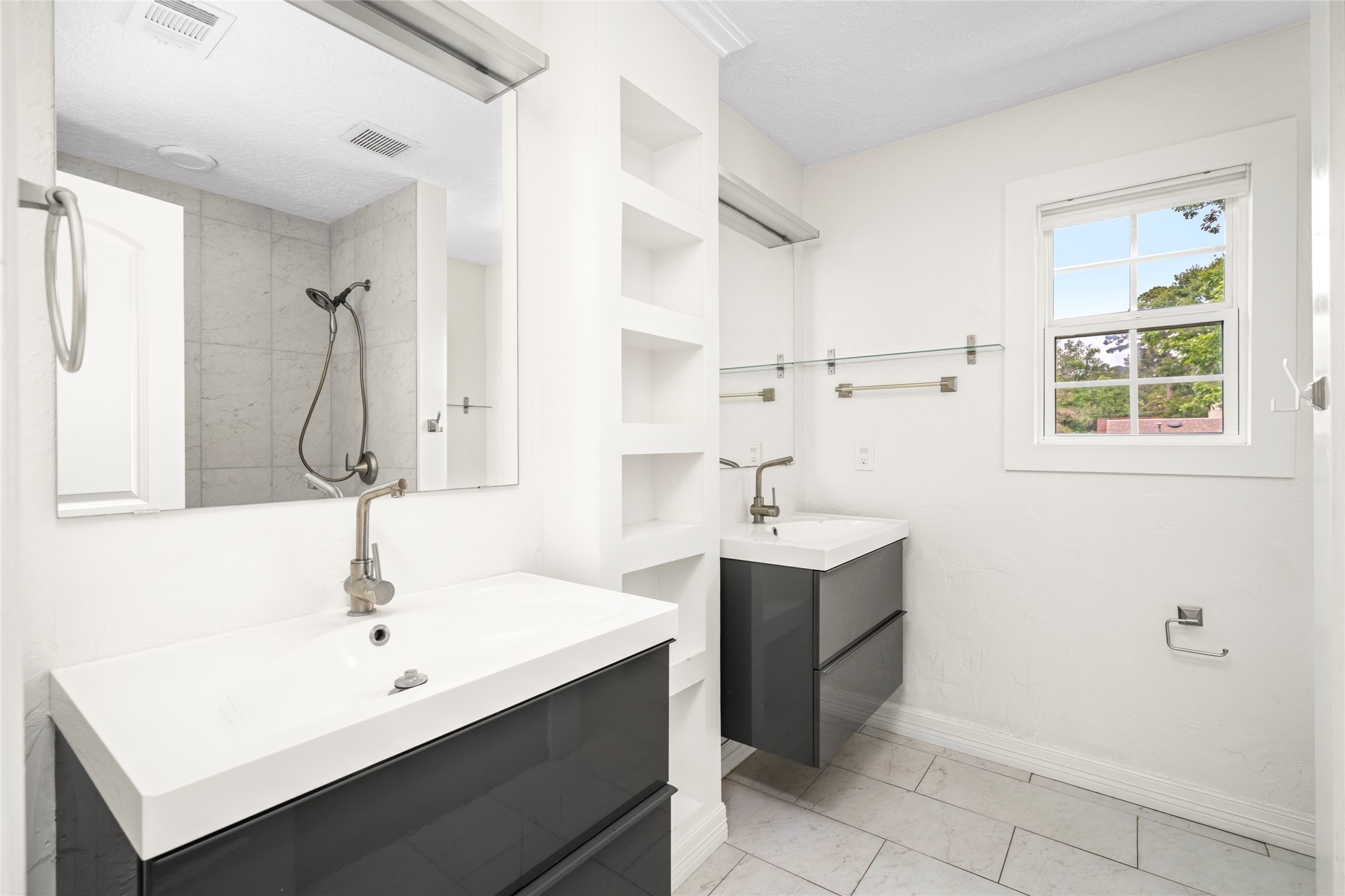 560 Landfall Lane Property Photo 31