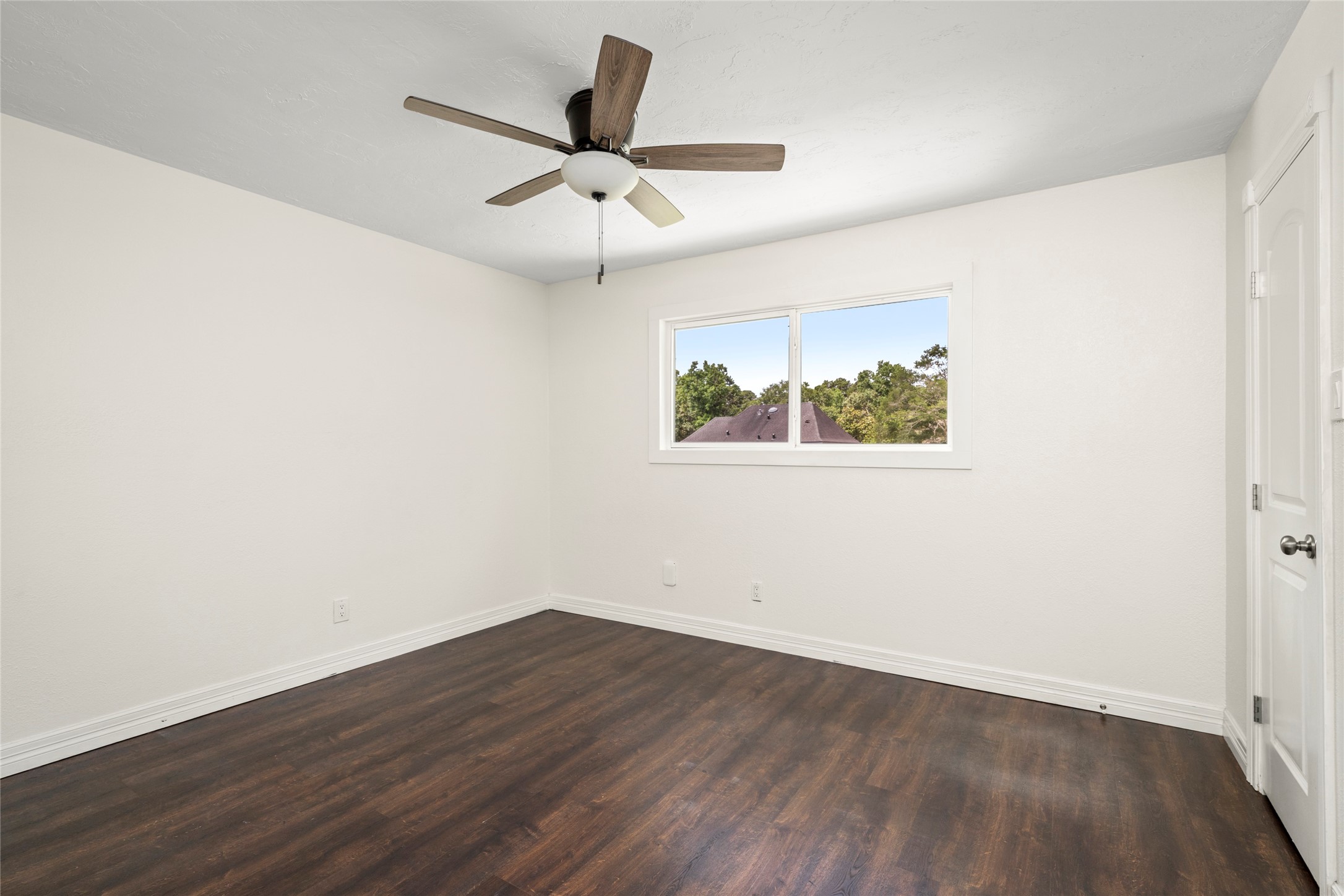 560 Landfall Lane Property Photo 35