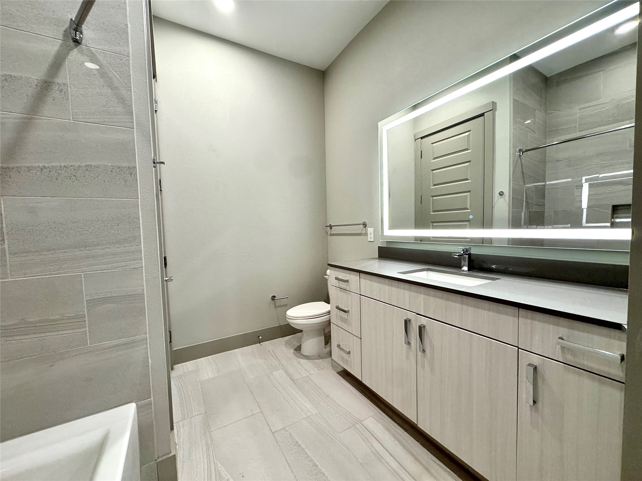 401 W 25th St Street 2325 Property Photo 9