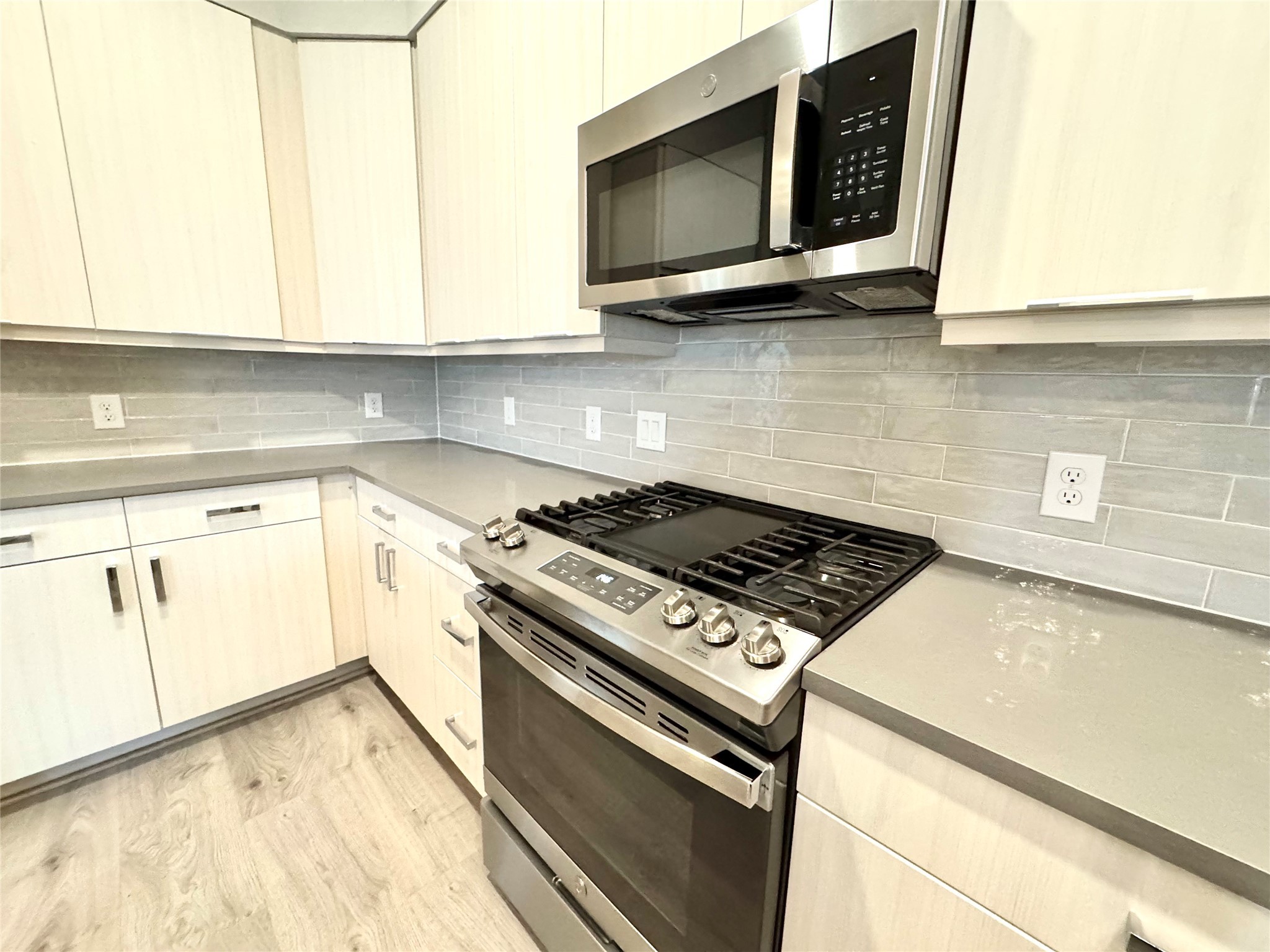 401 W 25th St Street 2325 Property Photo 12