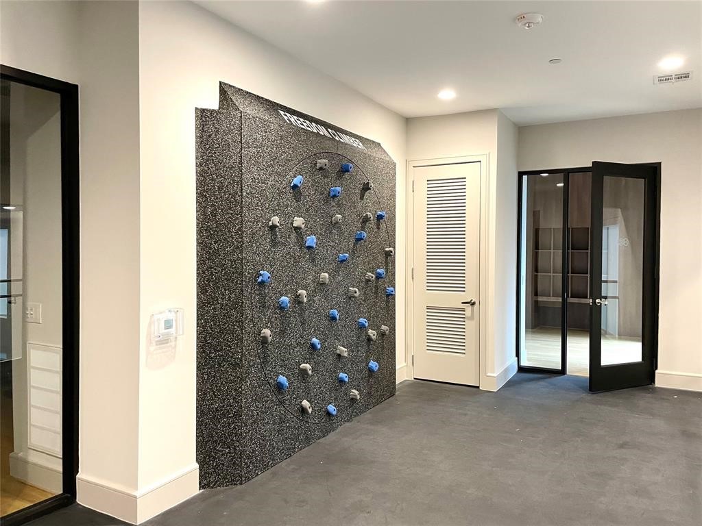 401 W 25th St Street 2325 Property Photo 23