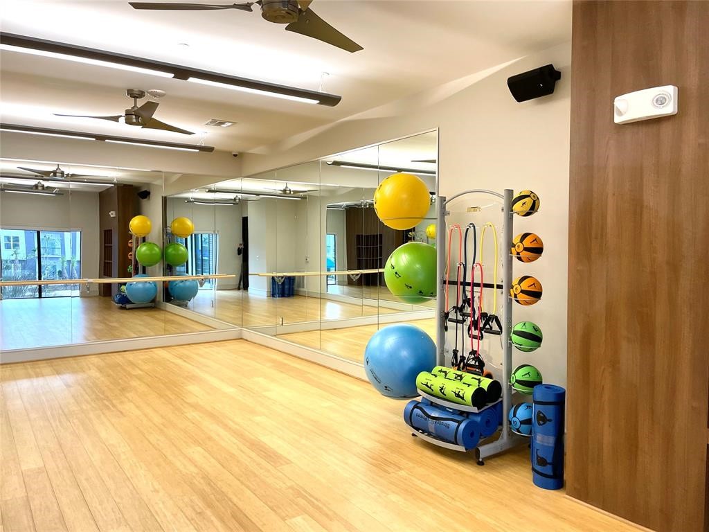 401 W 25th St Street 2325 Property Photo 26