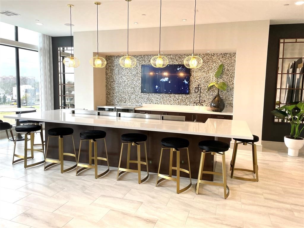 401 W 25th St Street 2325 Property Photo 31