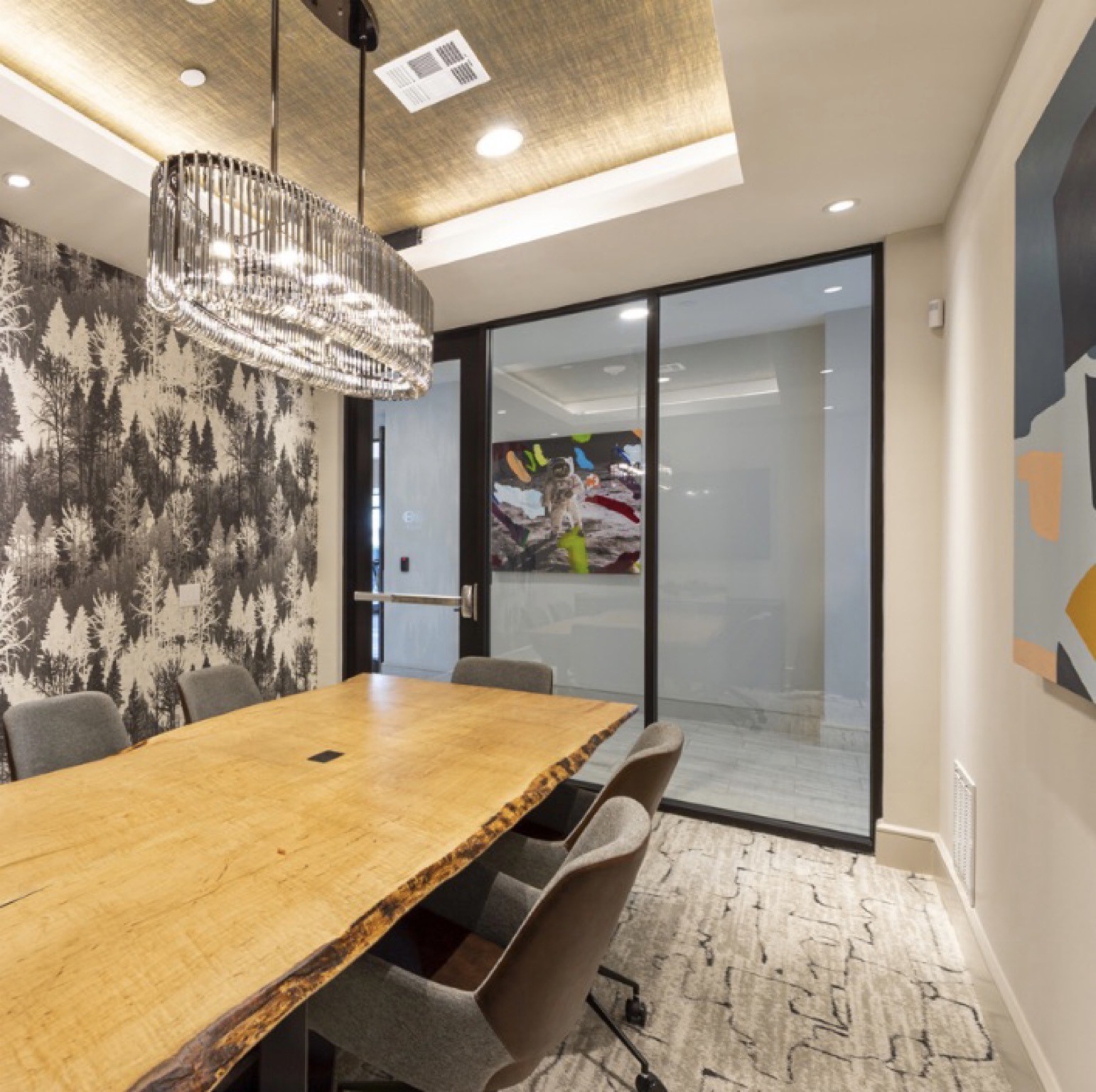 401 W 25th St Street 2325 Property Photo 44