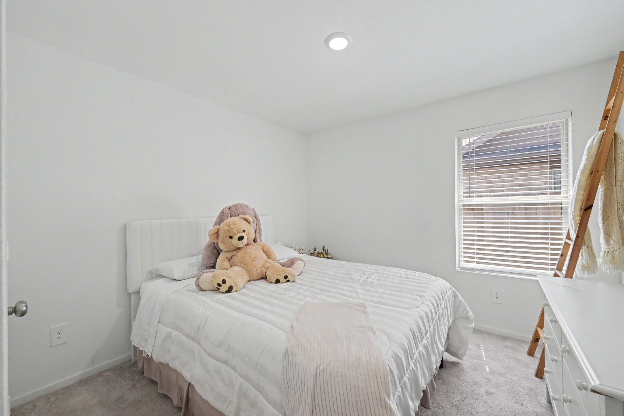 569 Falling Cave Drive Property Photo 11