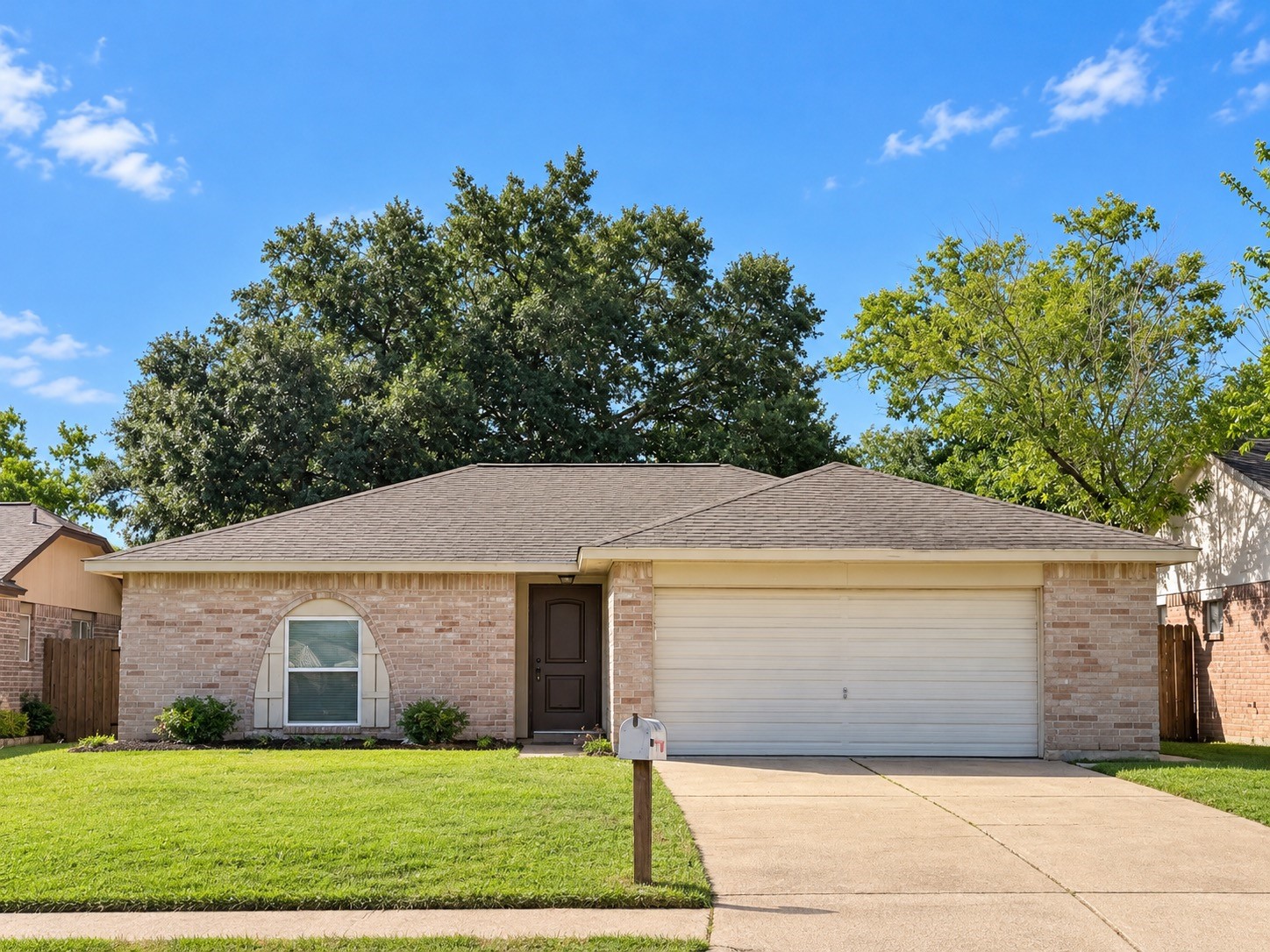 10011 Appleridge Drive Property Photo 1