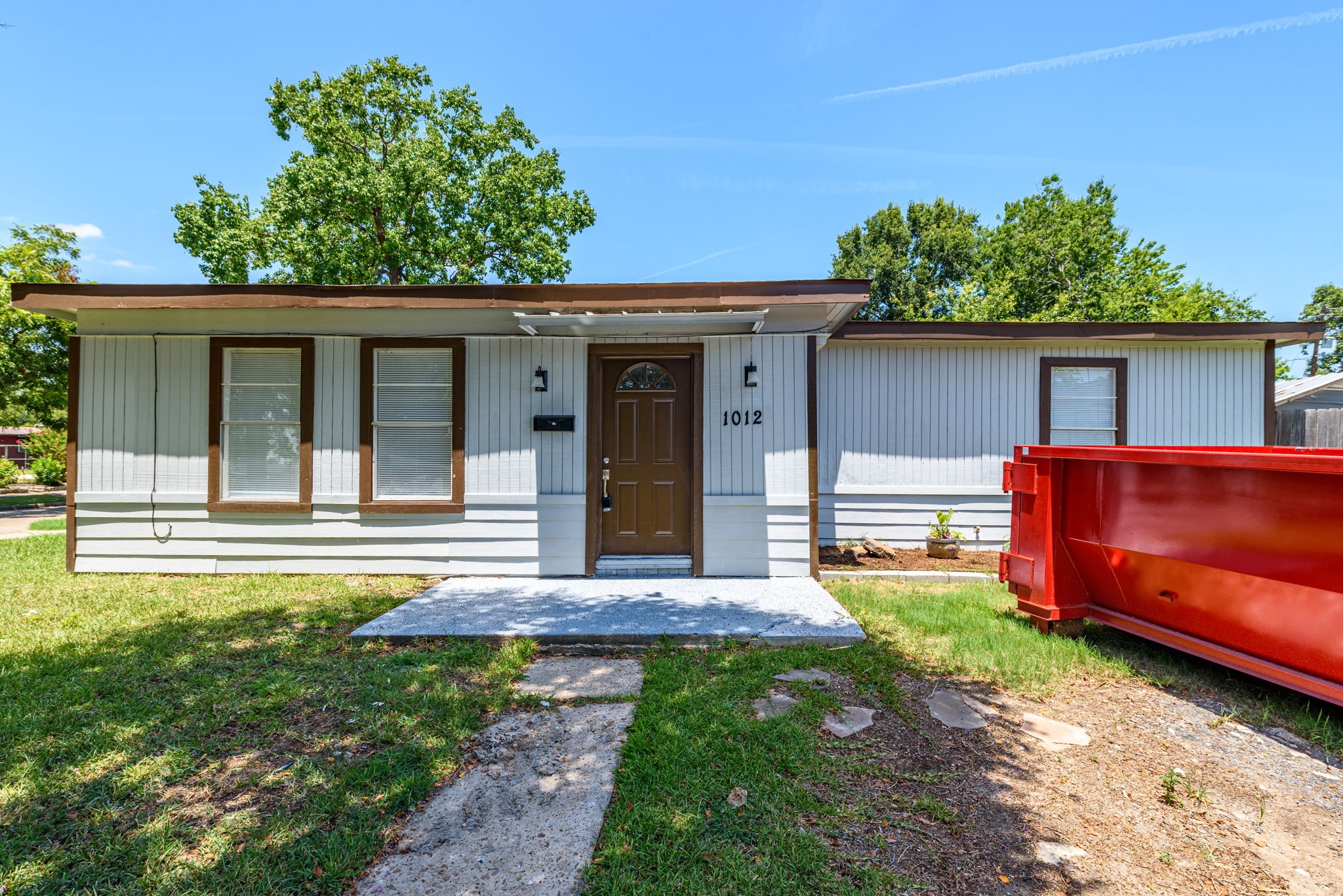 1012 W Hart Avenue Property Photo 3