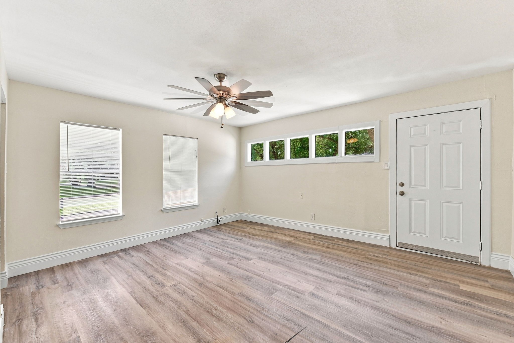 1012 W Hart Avenue Property Photo 5