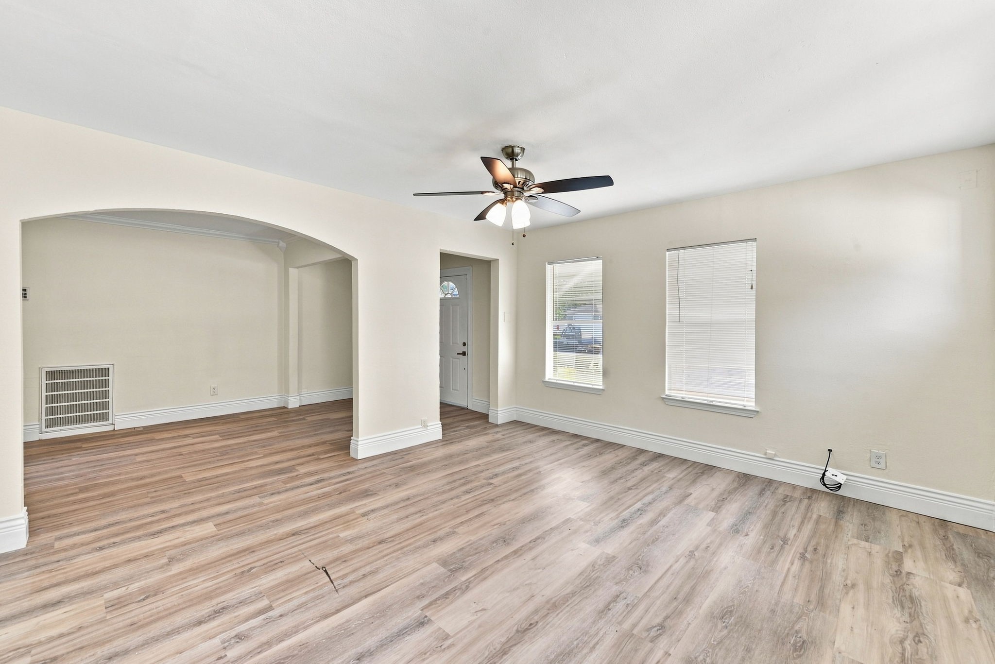 1012 W Hart Avenue Property Photo 6