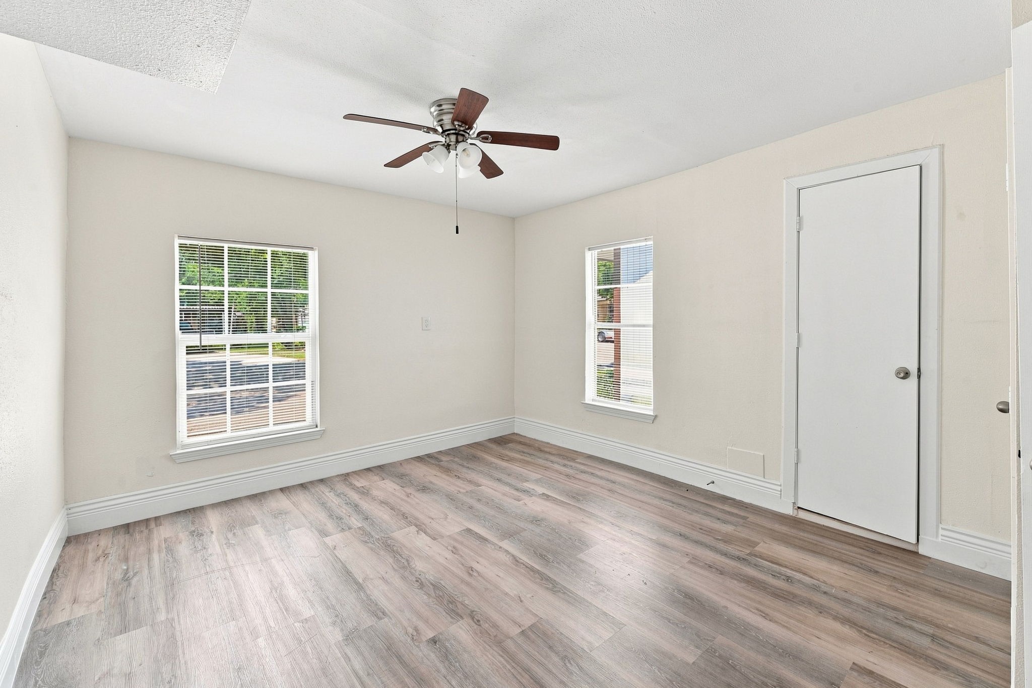 1012 W Hart Avenue Property Photo 9
