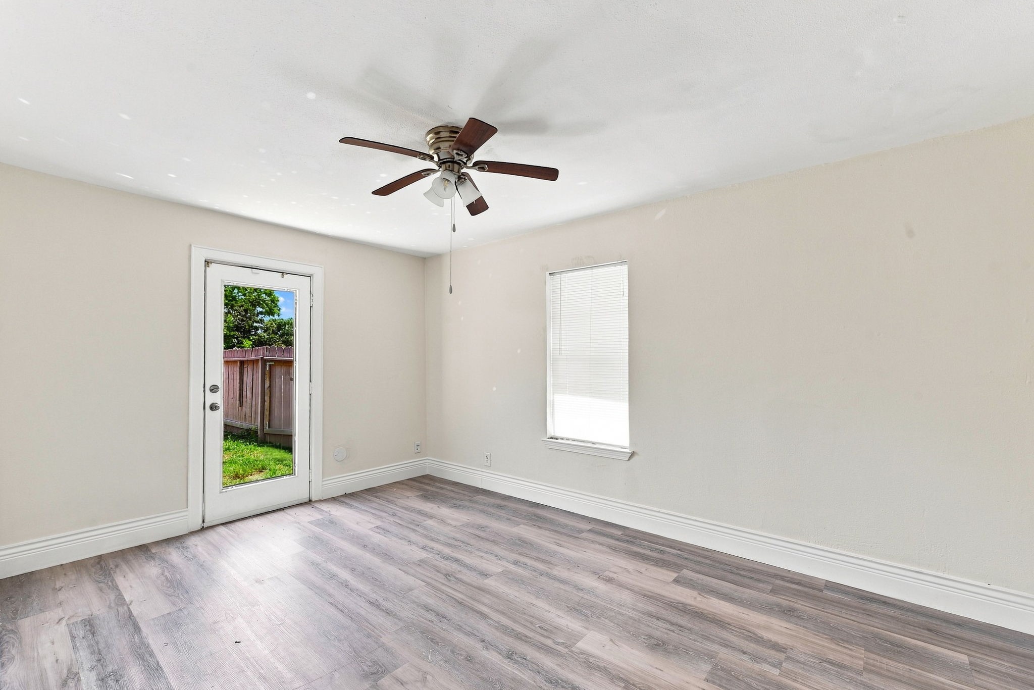 1012 W Hart Avenue Property Photo 14