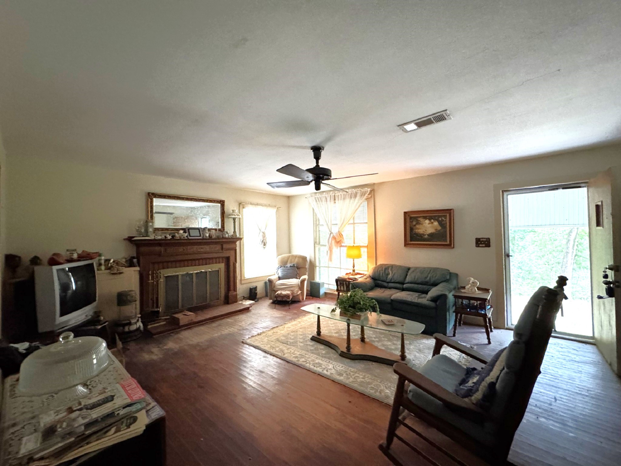 704 E Elder Street Property Photo 18