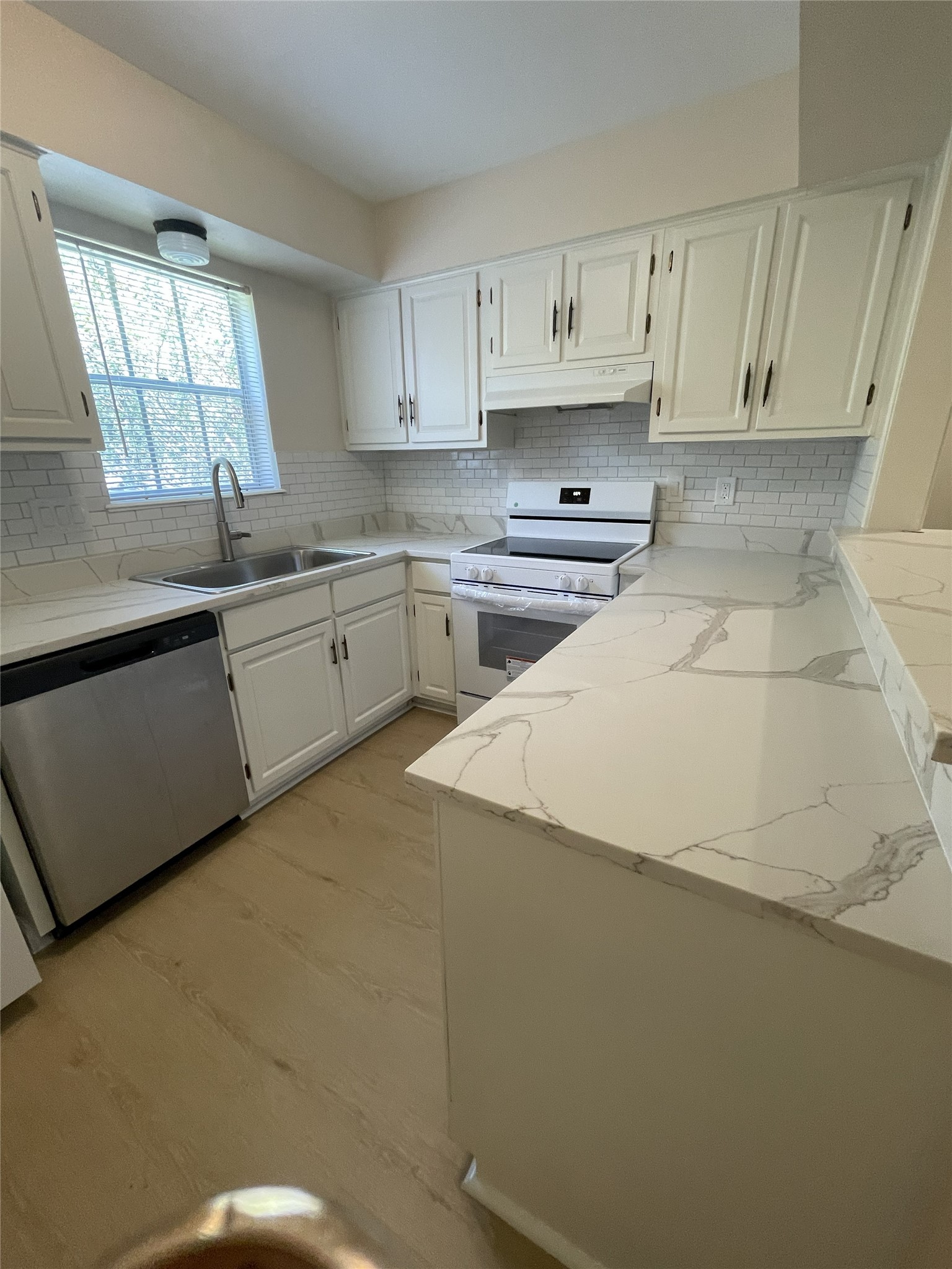864 A Wax Myrtle Lane Property Photo 14