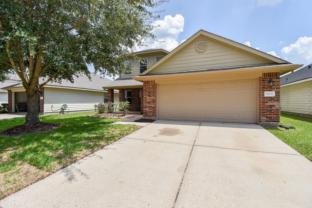9602 Siano Pines Drive Property Photo 4