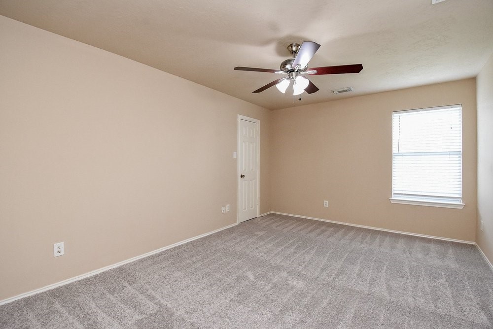 9602 Siano Pines Drive Property Photo 10